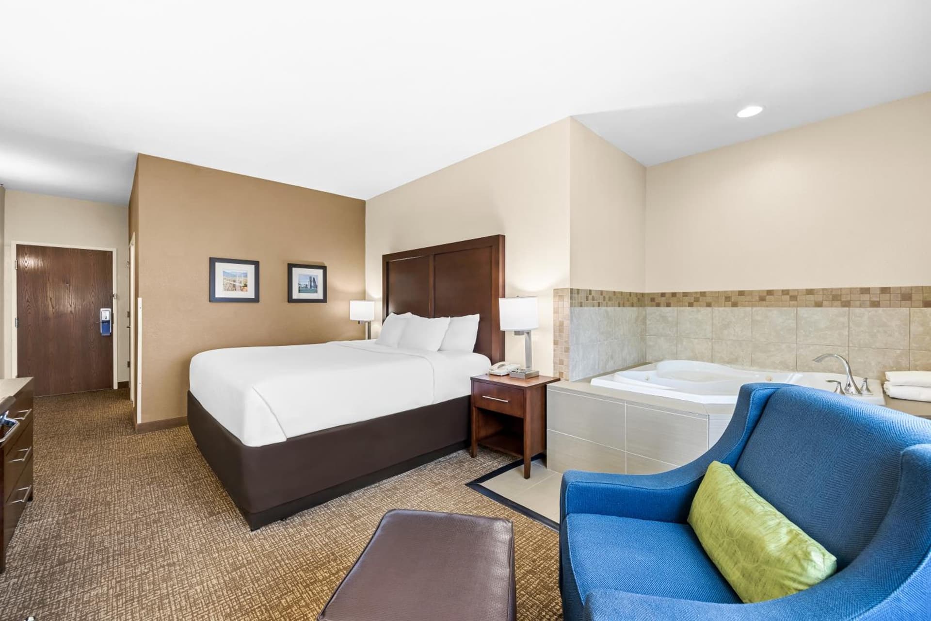 Comfort Inn & Suites Pueblo gallery photo in Pueblo, CO — image 73
