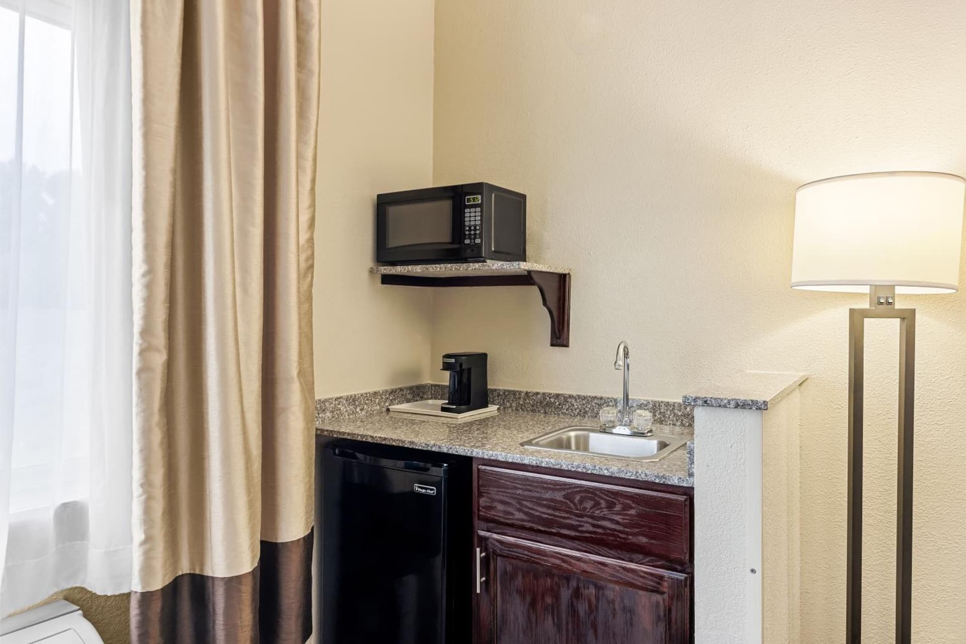 Comfort Inn & Suites Pueblo gallery photo in Pueblo, CO — image 39