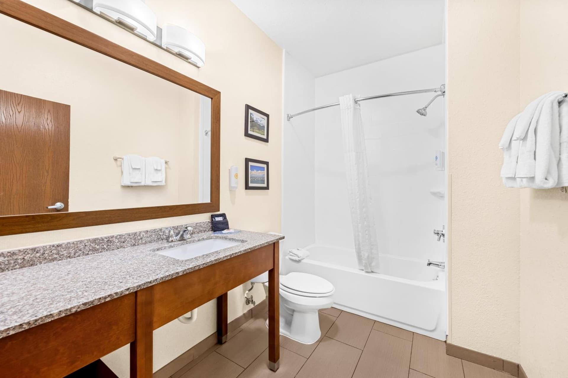 Comfort Inn & Suites Pueblo gallery photo in Pueblo, CO — image 36