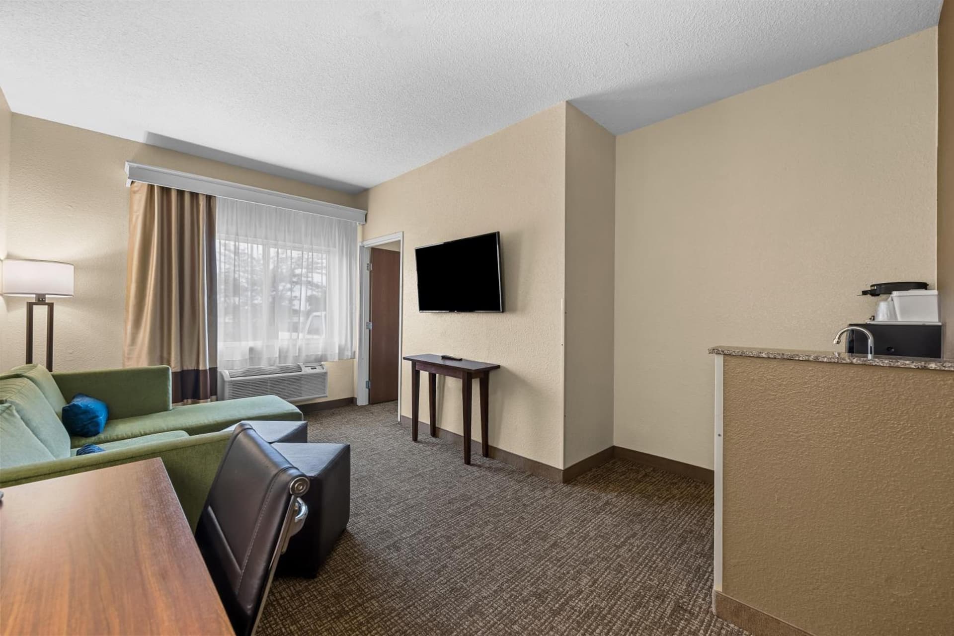 Comfort Inn & Suites Pueblo property views in Pueblo, CO — gallery photo 3