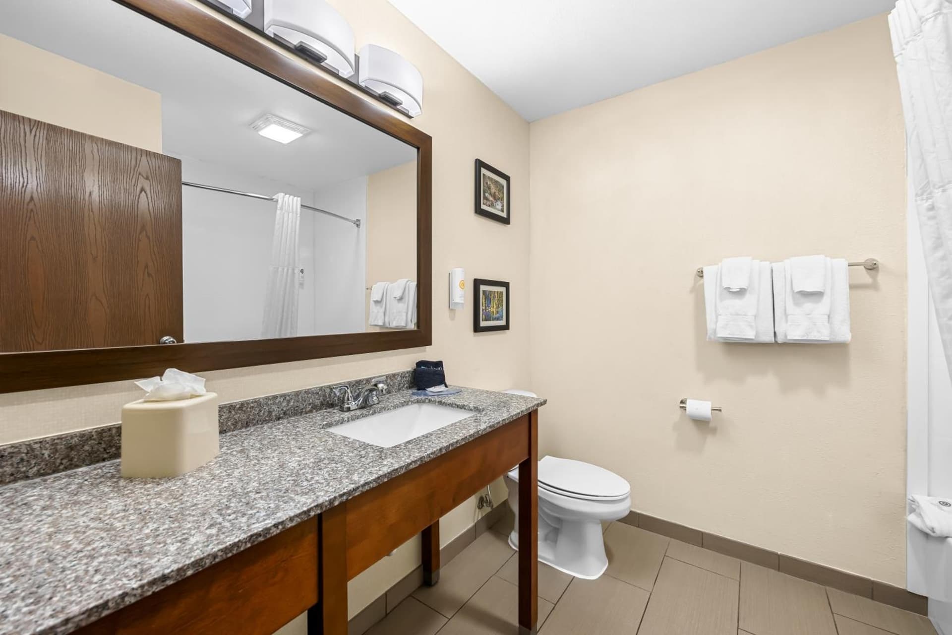 Comfort Inn & Suites Pueblo gallery photo in Pueblo, CO — image 9
