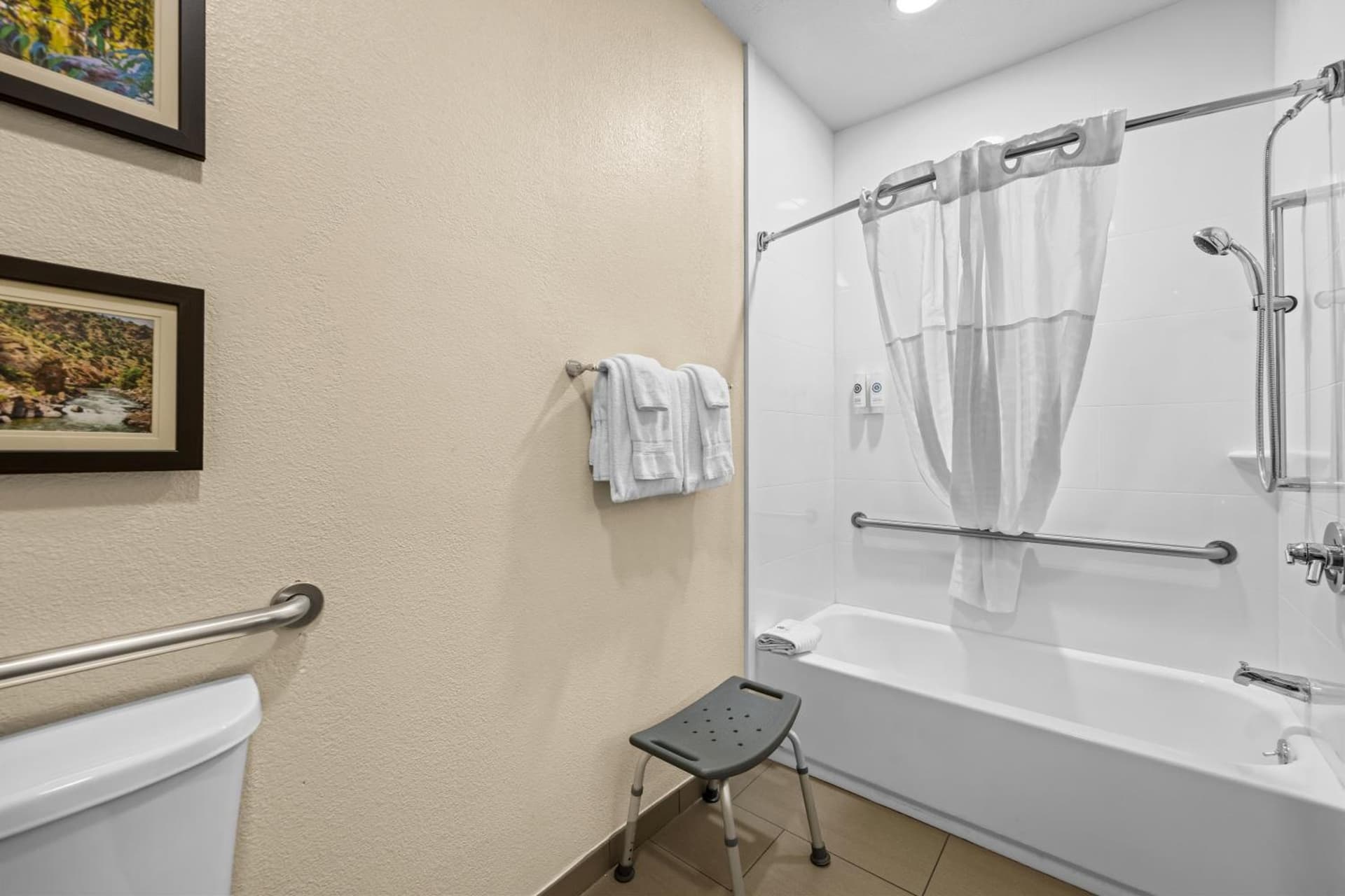 Comfort Inn & Suites Pueblo gallery photo in Pueblo, CO — image 80