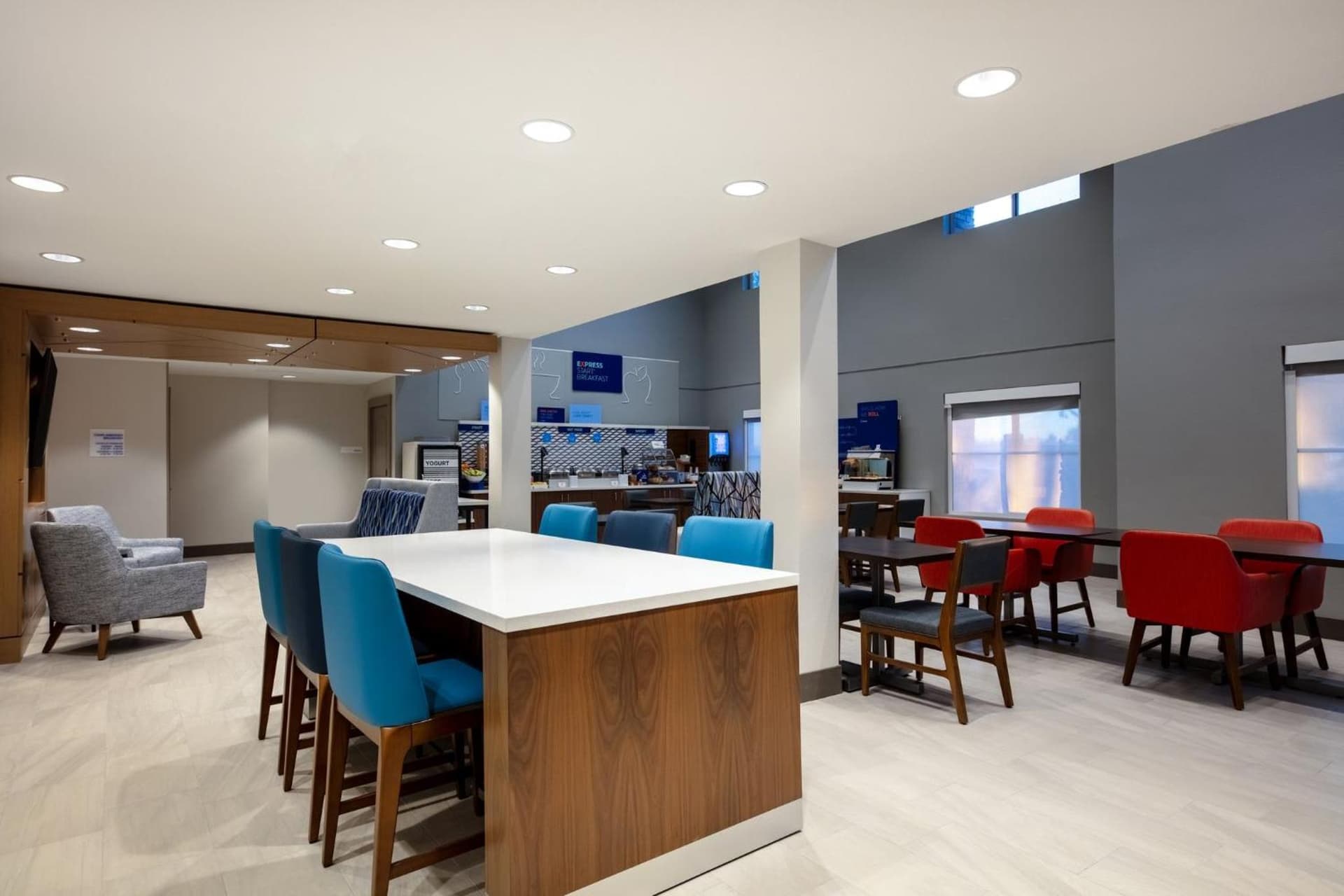 Holiday Inn Express Turlock by IHG interior in Turlock, CA — gallery photo 2