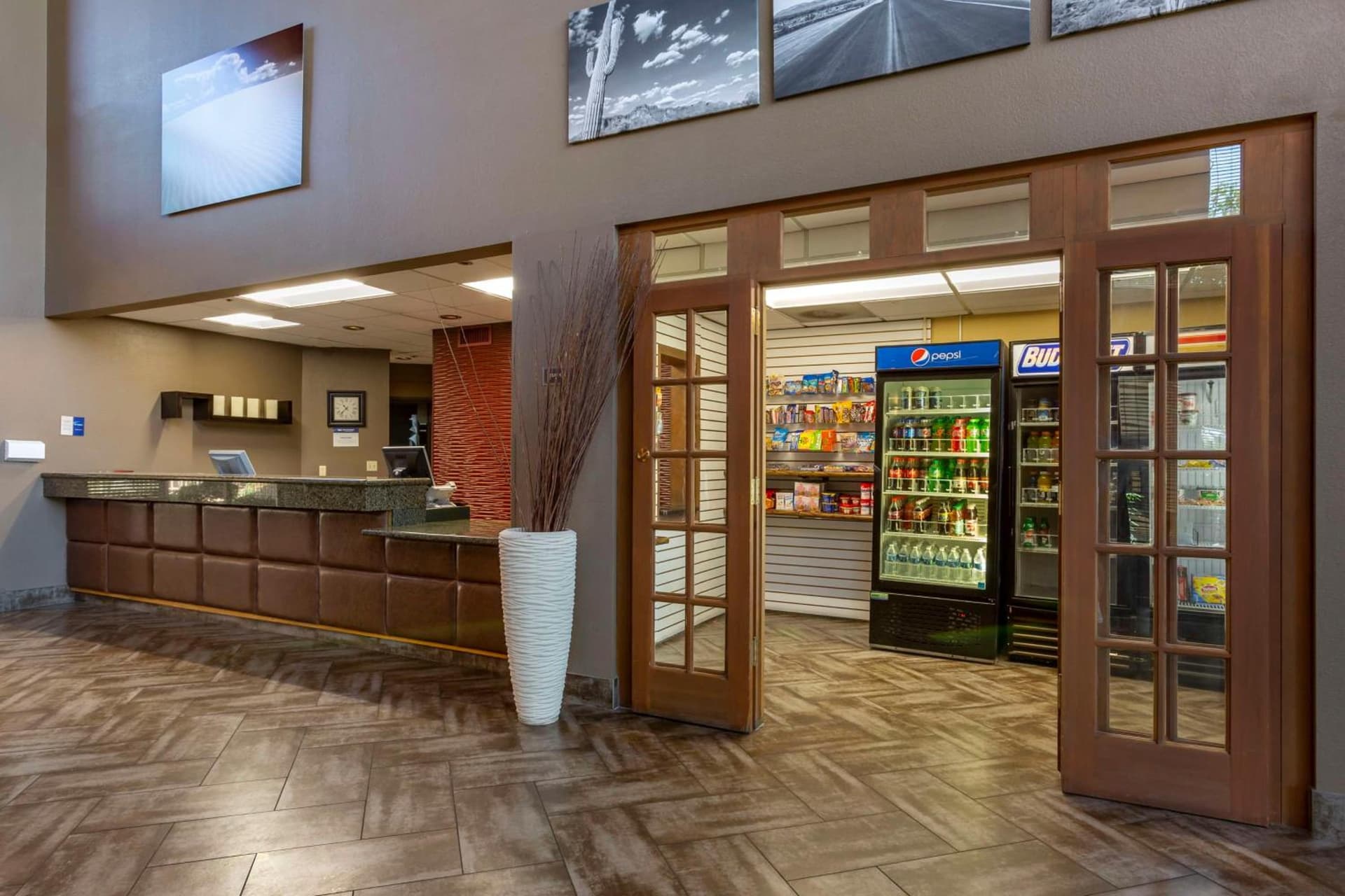 Best Western Plus Scottsdale Thunderbird Suites interior in Scottsdale, AZ — gallery photo 2