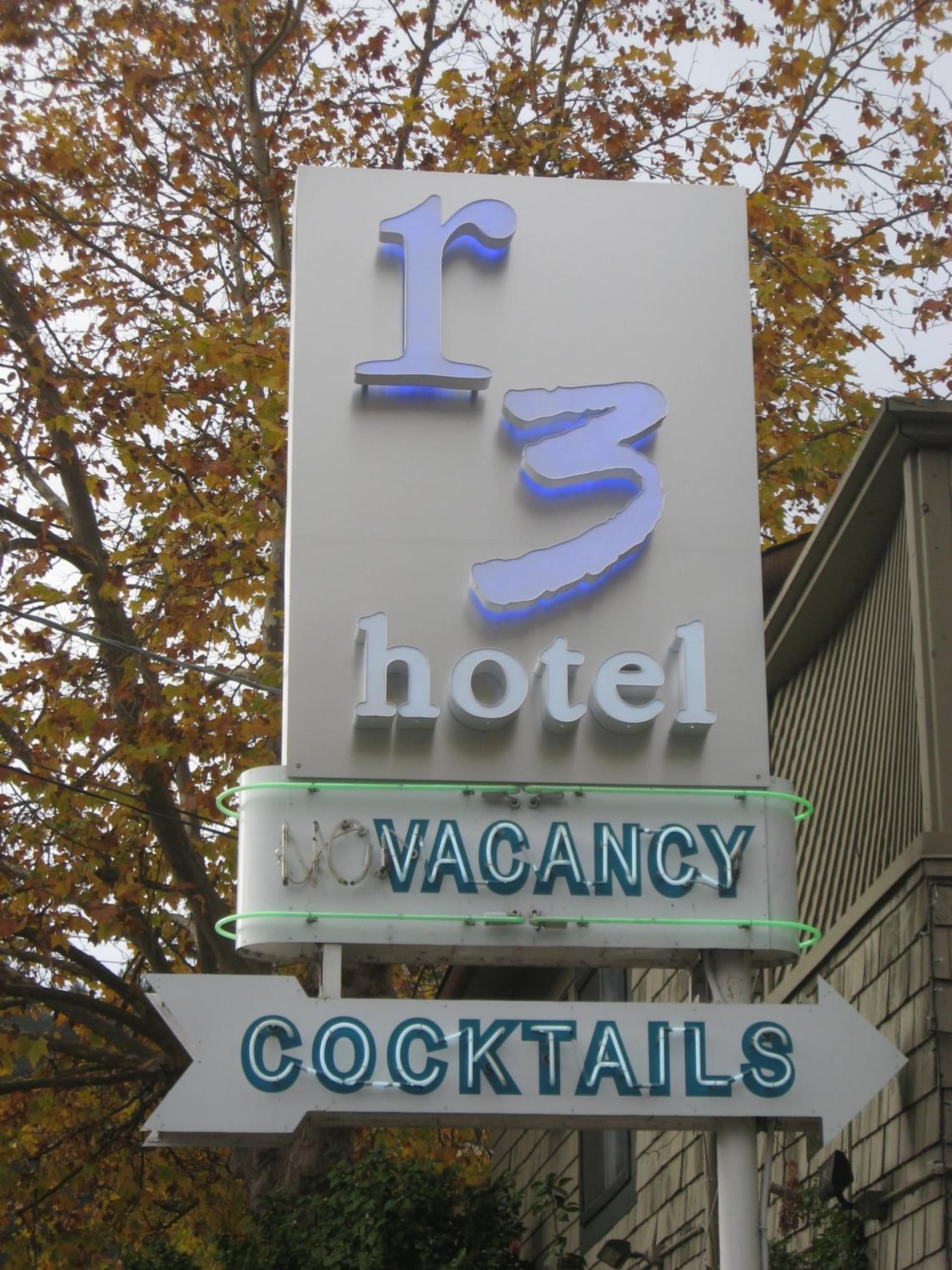 R3 Hotel LGBTQIA All Welcome Adults Only interior in Guerneville, CA — gallery photo 2