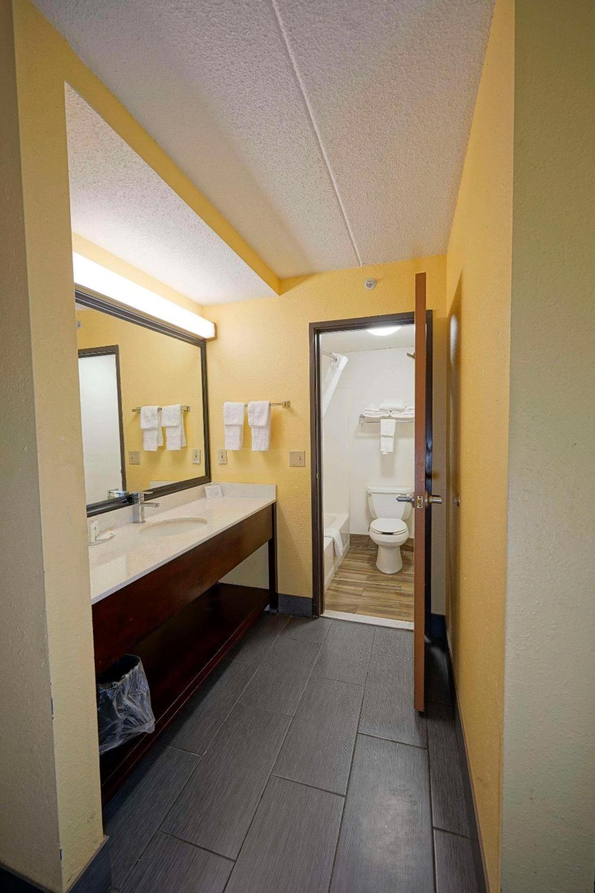 Quality Inn & Suites Harrington - Milford gallery photo in Harrington, DE — image 21