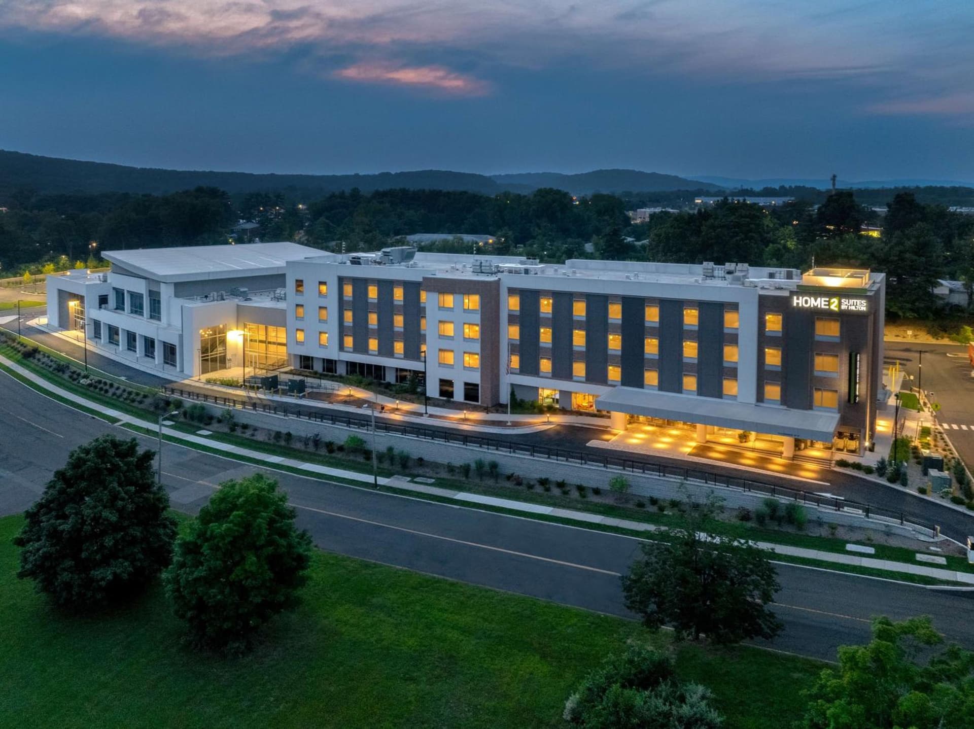 Home2 Suites By Hilton Bristol gallery photo in Bristol, CT — image 4