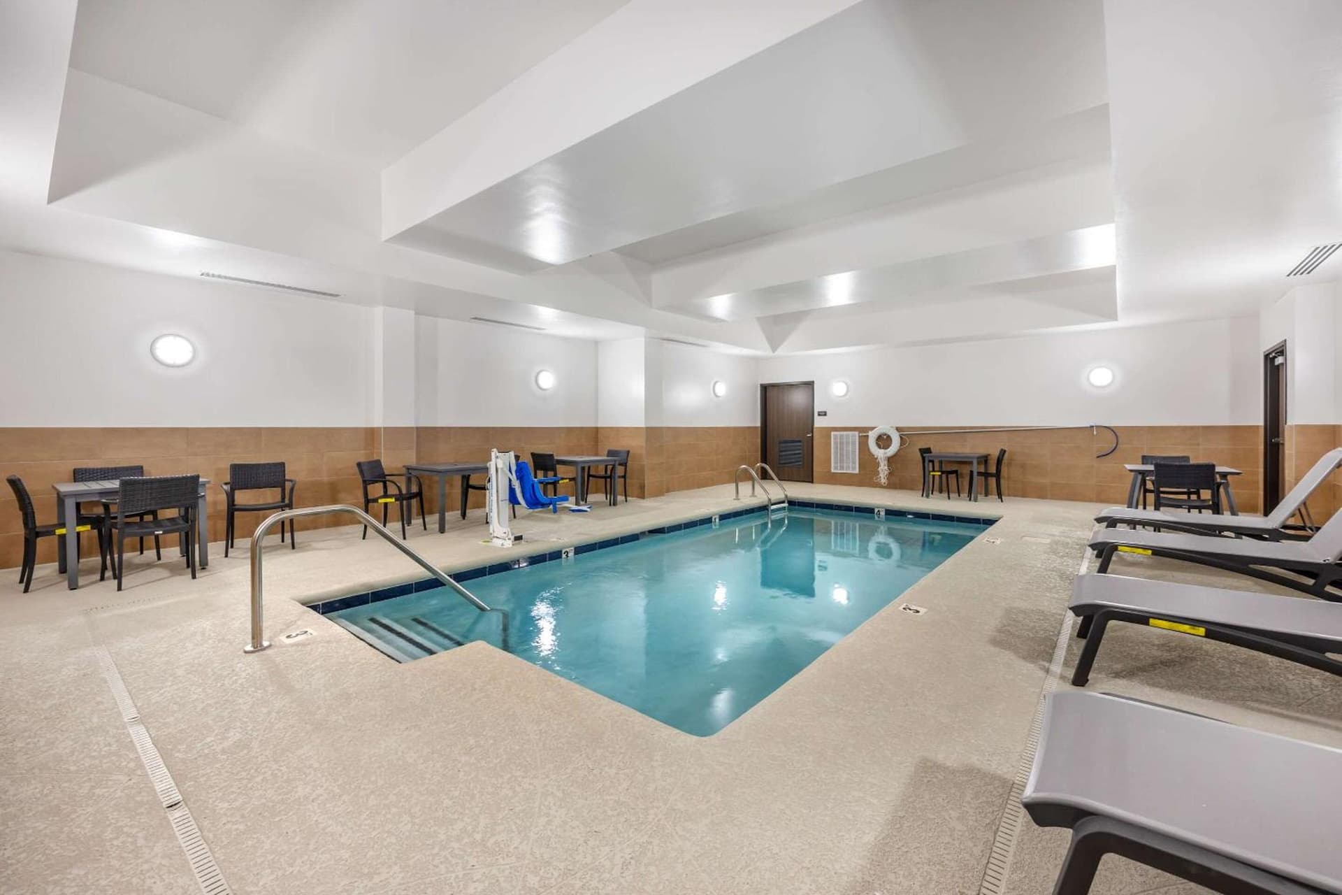 Comfort Inn & Suites Nashville Bellevue gallery photo in Bellevue — image 25