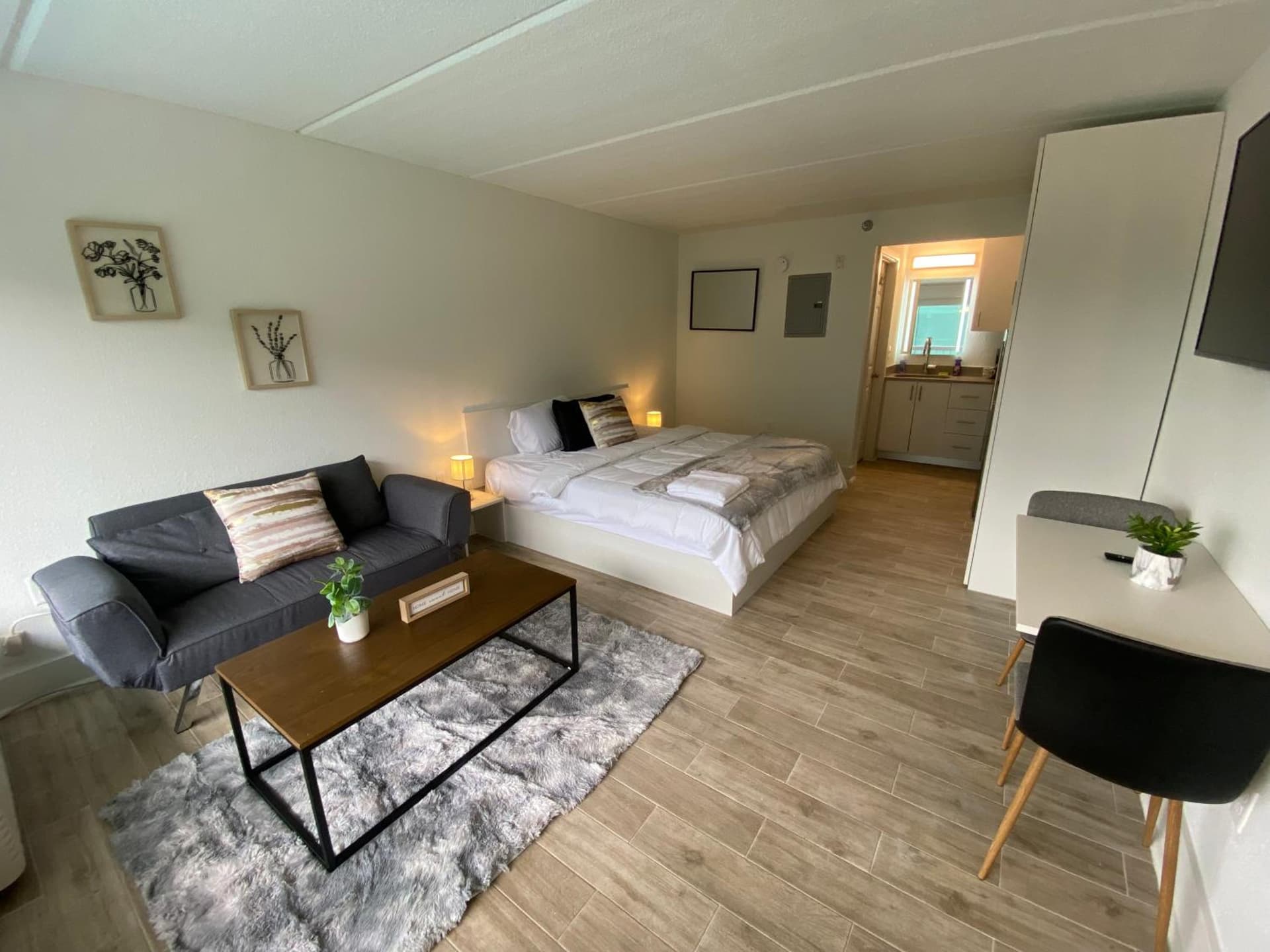 Orlando Adventure Hub, Near Disney, 1BD-1BA interior in Vineland — gallery photo 2