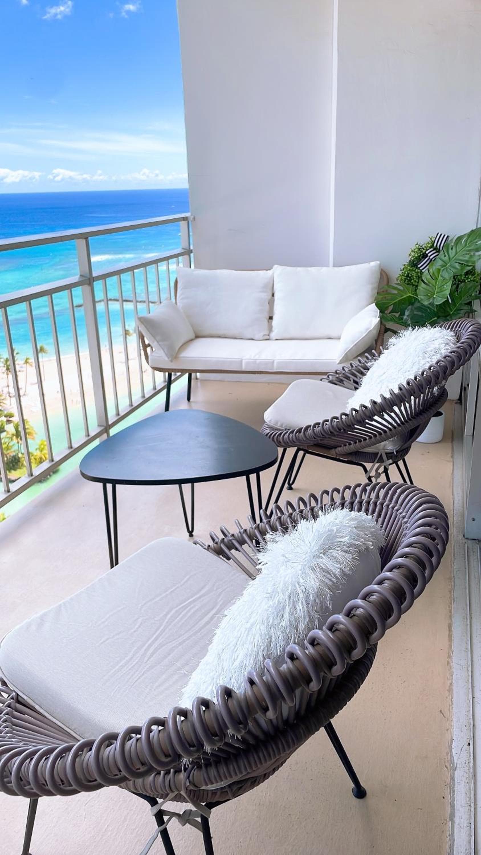 New Fantastic Ocean View Luxury Hotel Suite Fireworks Free Parking featured exterior or lobby in Honolulu, HI — similar hotel