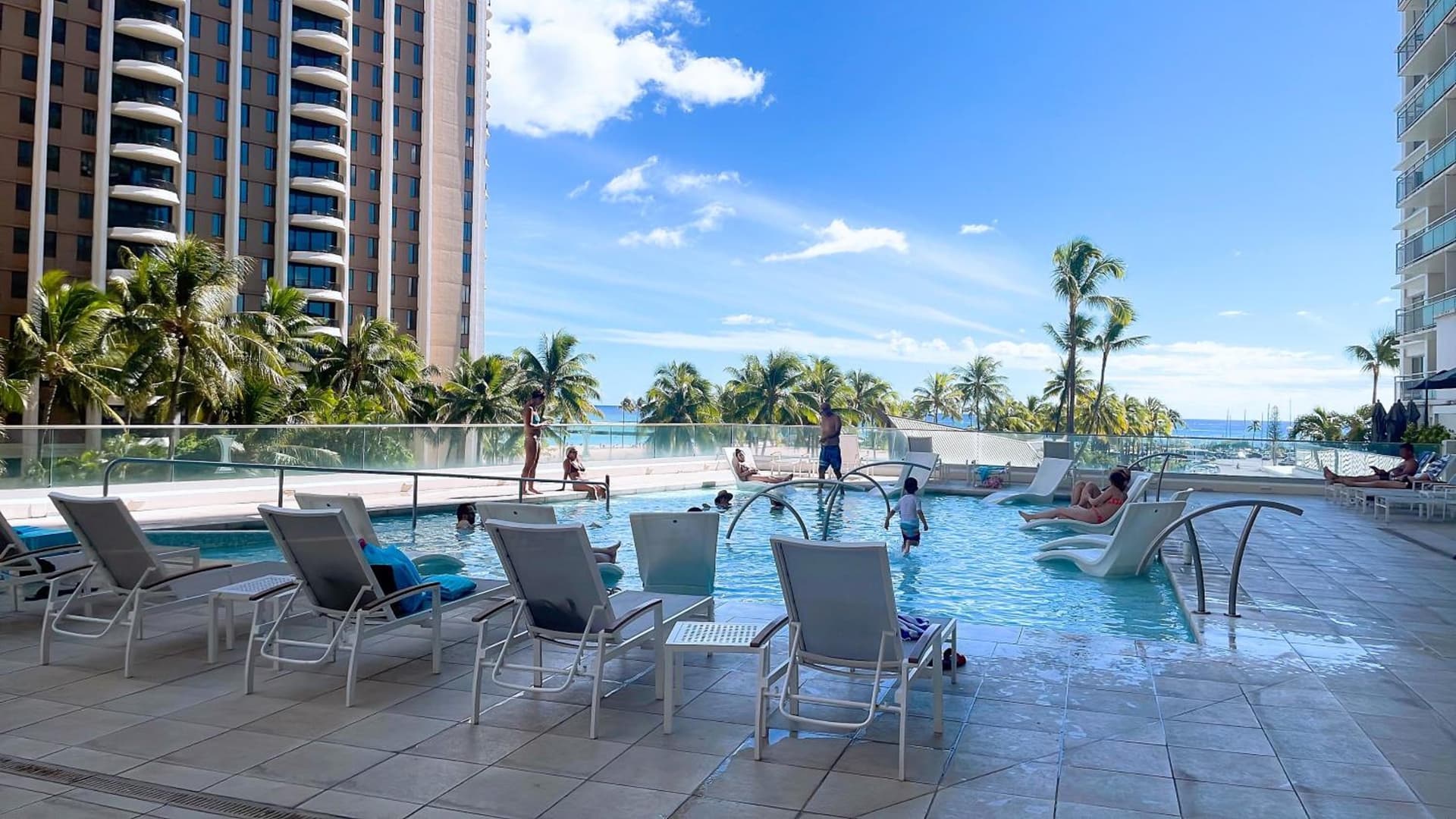 New Fantastic Ocean View Luxury Hotel Suite Fireworks Free Parking interior in Honolulu, HI — gallery photo 2