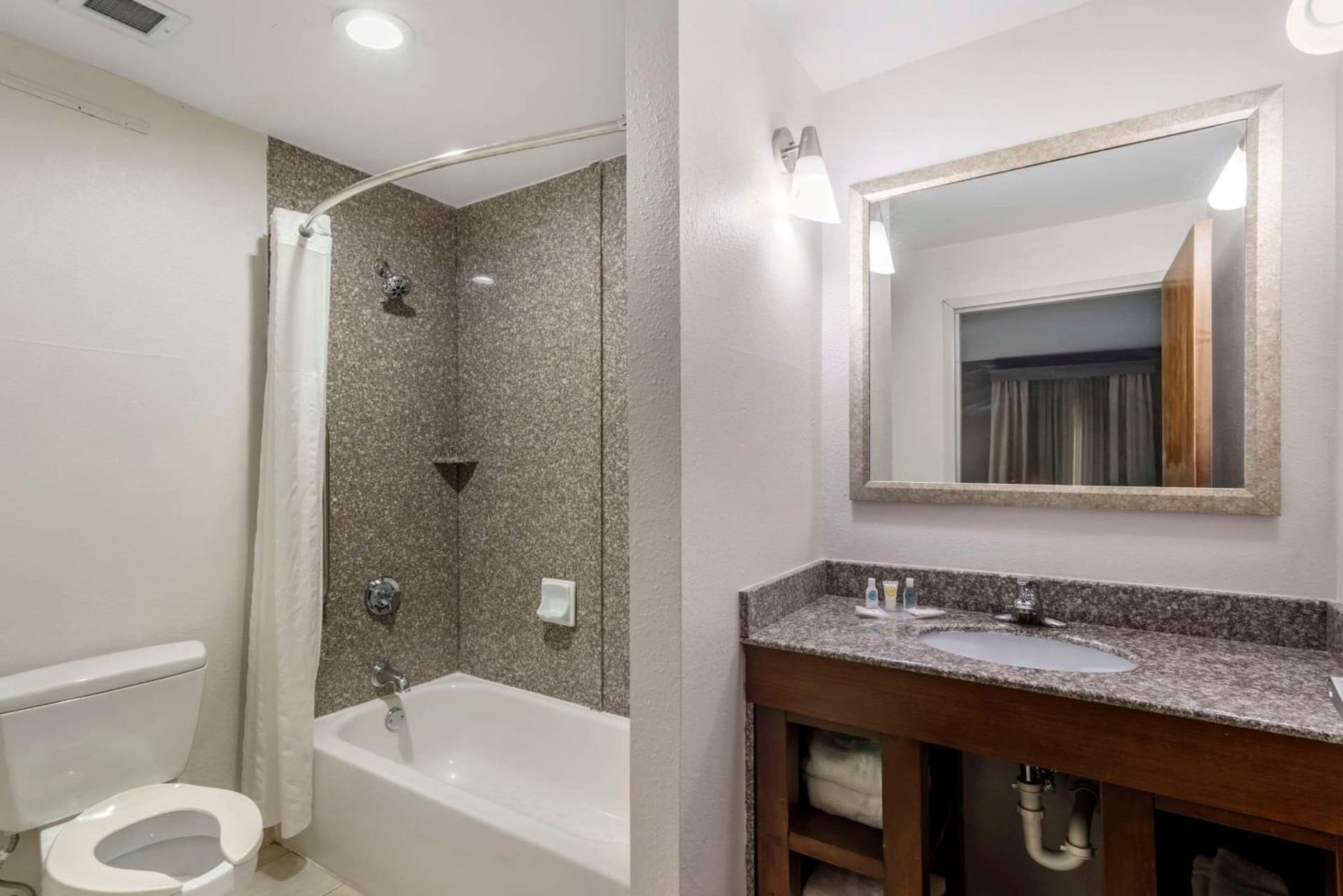 Comfort Suites Macon Northwest gallery photo in Macon, GA — image 49
