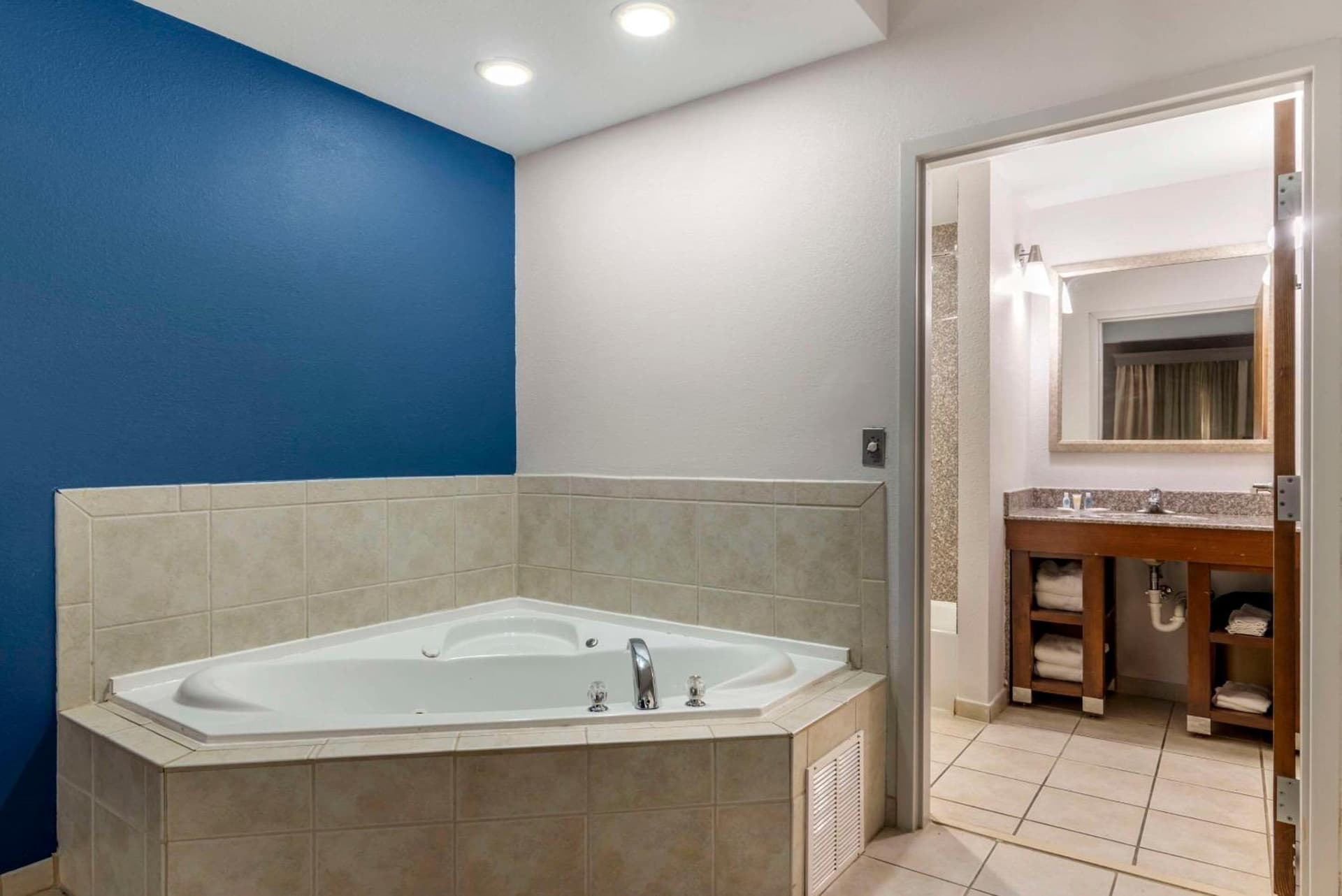 Comfort Suites Macon Northwest gallery photo in Macon, GA — image 9