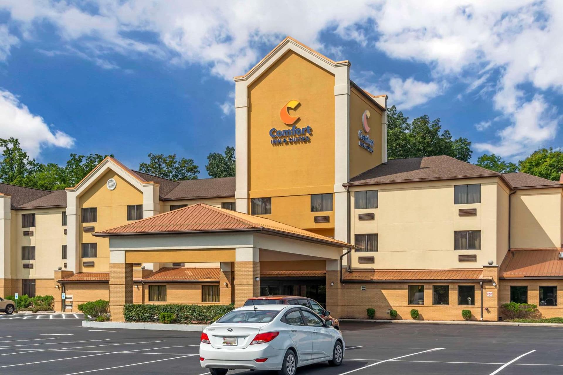 Comfort Inn & Suites LaVale - Cumberland interior in La Vale, MD — gallery photo 2
