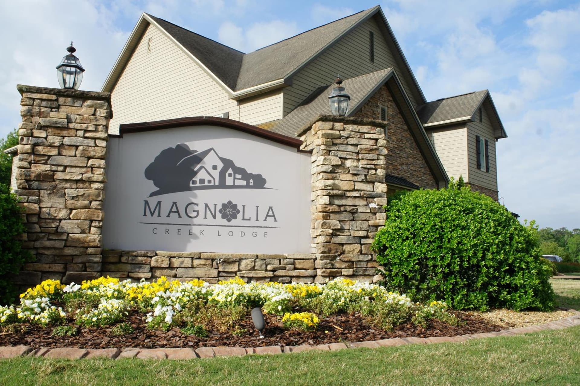Magnolia Creek Lodge featured exterior or lobby in Cottonwood, AL — similar hotel