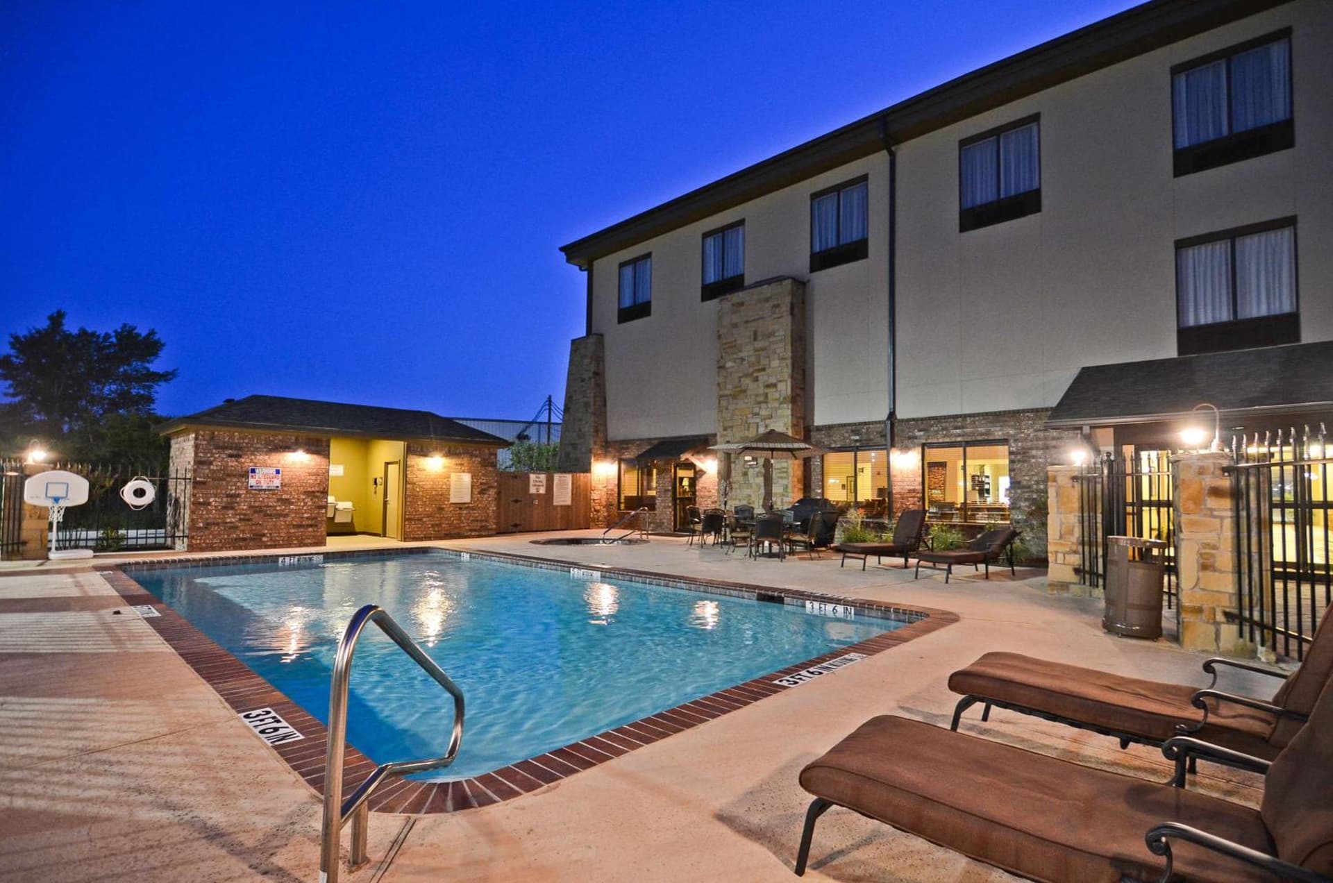 Best Western Plus Emory at Lake Fork Inn & Suites gallery photo in Emory, TX — image 22