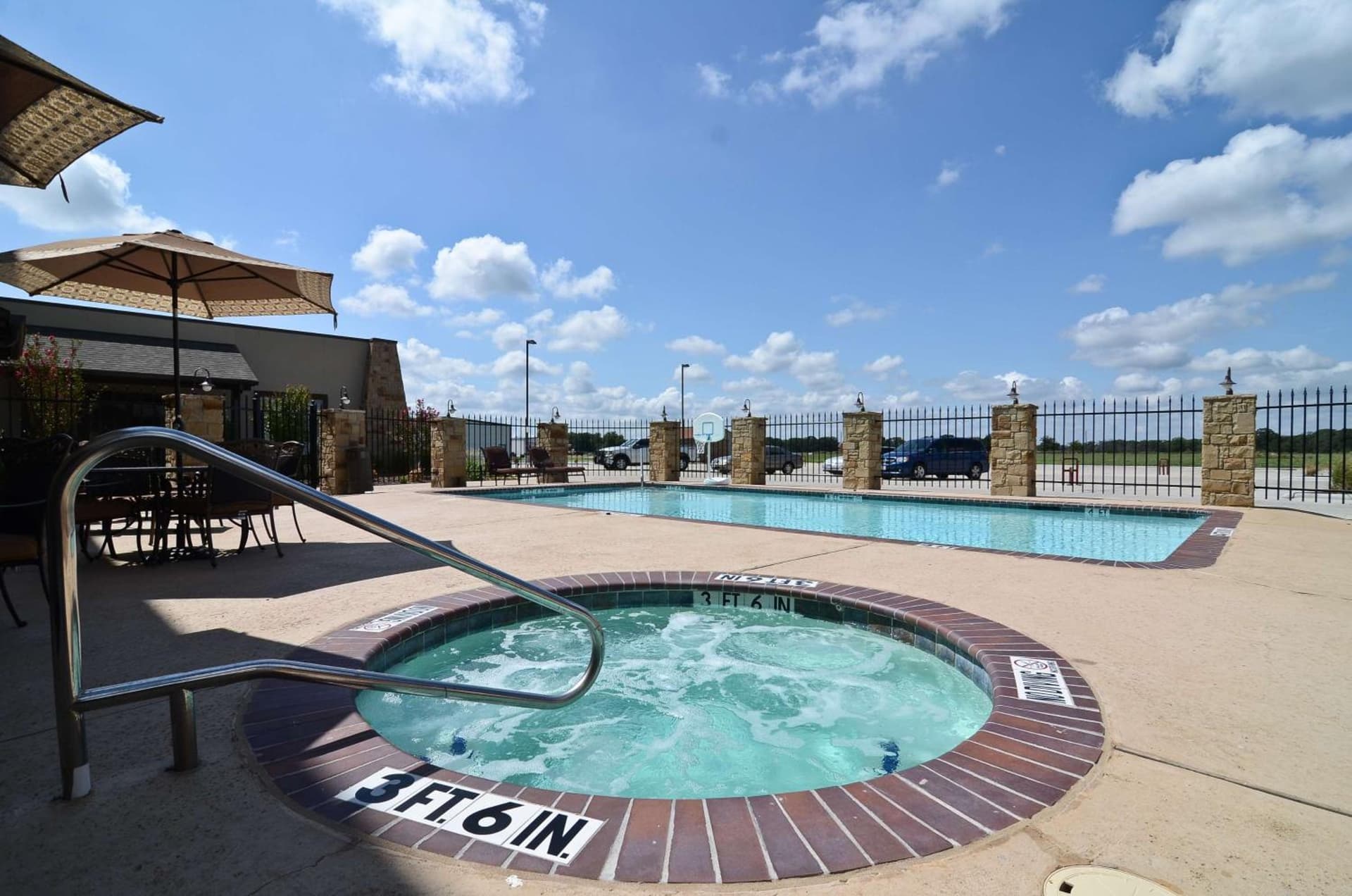 Best Western Plus Emory at Lake Fork Inn & Suites property views in Emory, TX — gallery photo 3