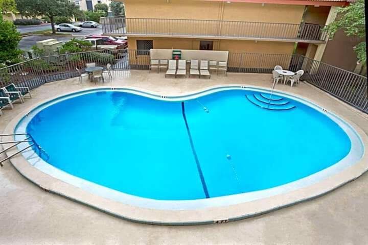 Economy Inn Jax-OP interior in Orange Park, FL — gallery photo 2