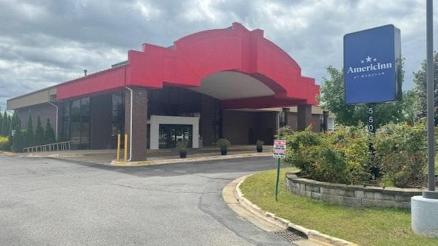 AmericInn by Wyndham Grand Rapids Airport North interior in Grand Rapids, MI — gallery photo 2