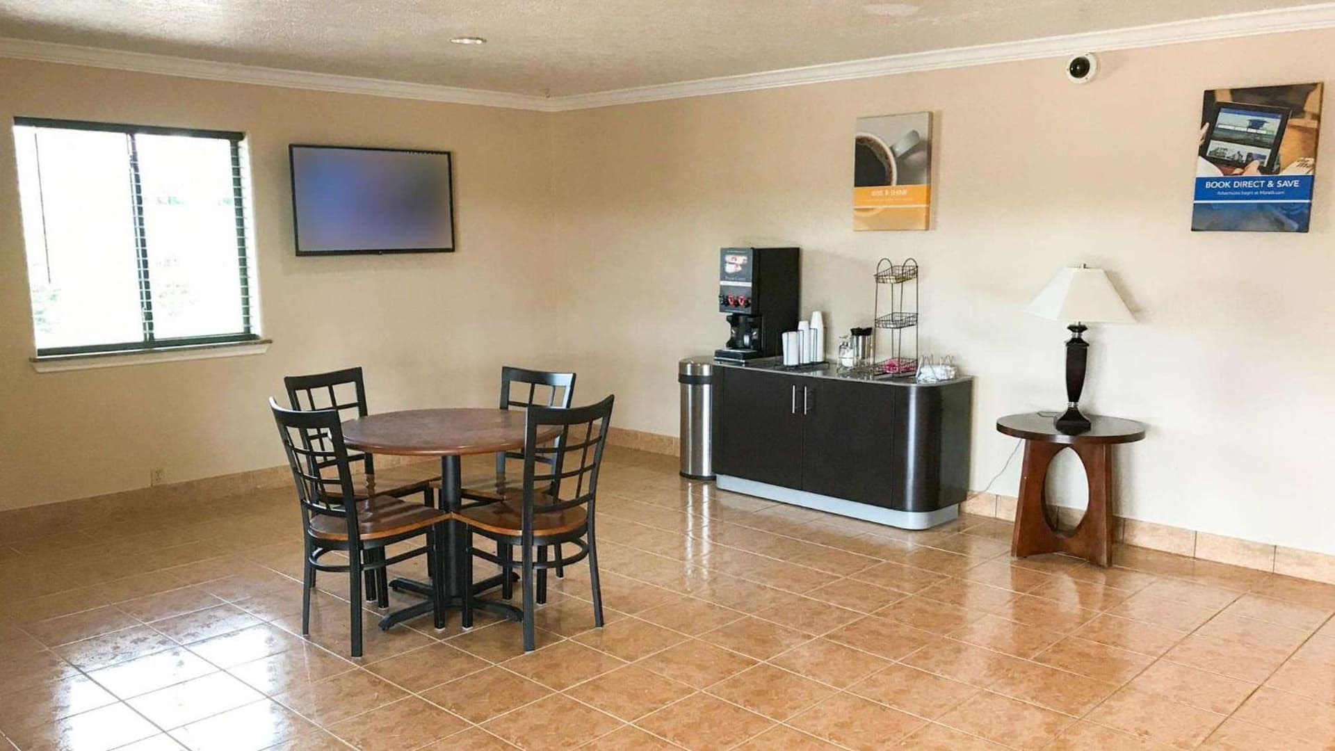 Motel 6-Alvin, TX interior in Alvin, TX — gallery photo 2