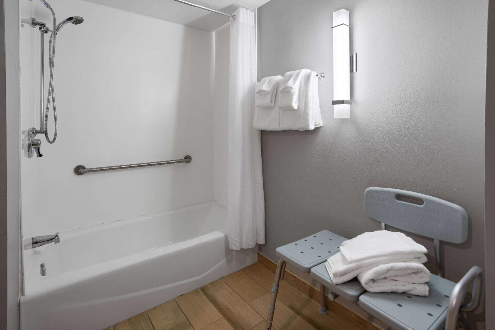 La Quinta Inn & Suites by Wyndham Mooresville gallery photo in Mooresville, NC — image 17