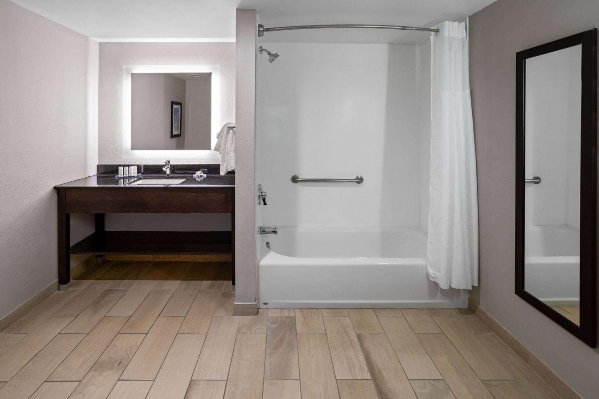 La Quinta Inn & Suites by Wyndham Mooresville gallery photo in Mooresville, NC — image 28