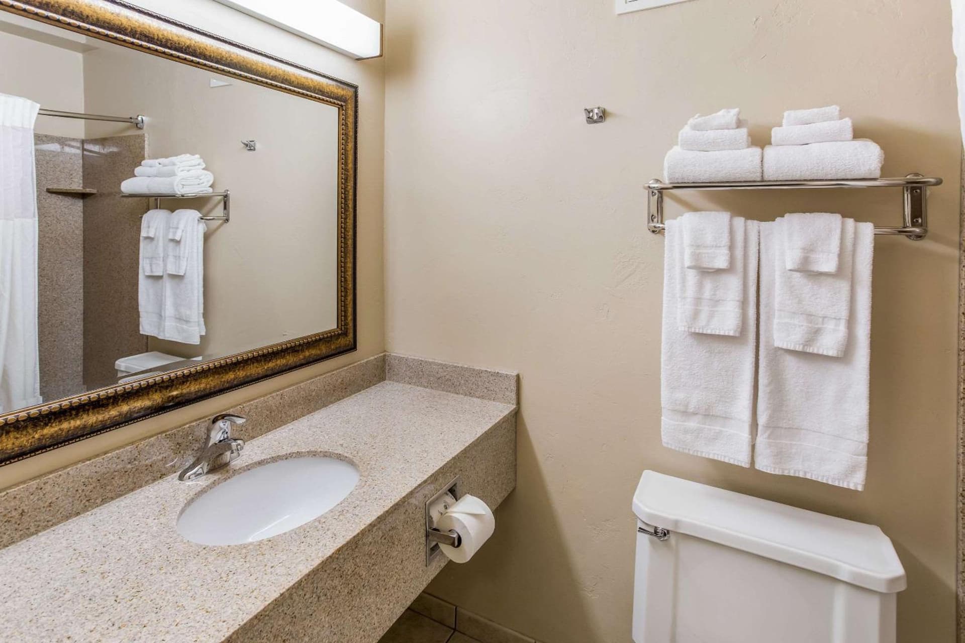Quality Inn & Suites Green Bay Downtown gallery photo in Green Bay, WI — image 57