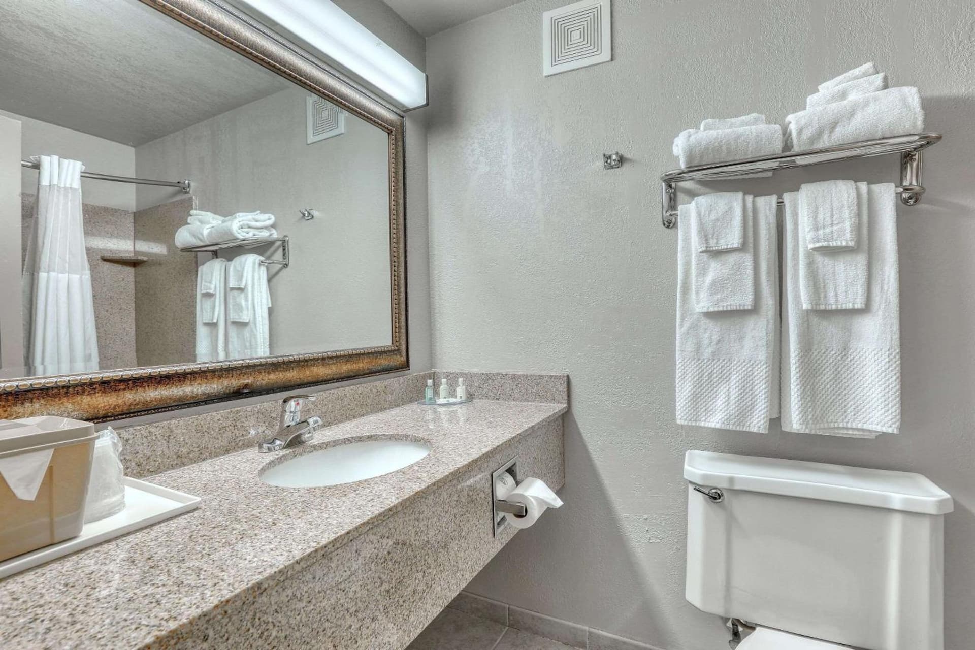 Quality Inn & Suites Green Bay Downtown gallery photo in Green Bay, WI — image 9