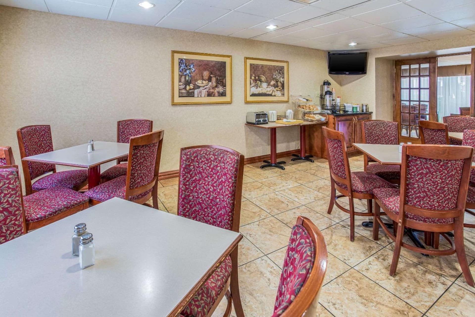 Quality Inn & Suites Green Bay Downtown gallery photo in Green Bay, WI — image 10