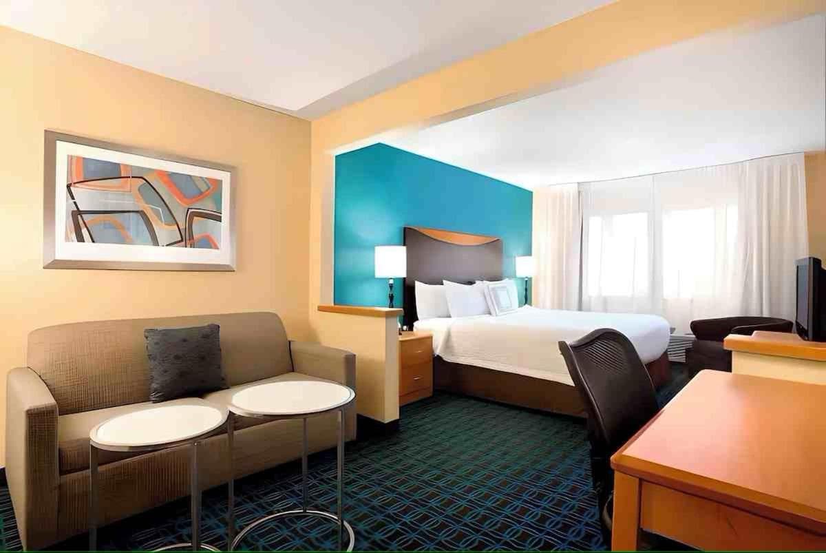dubuque inn & suites interior in Dubuque, IA — gallery photo 2