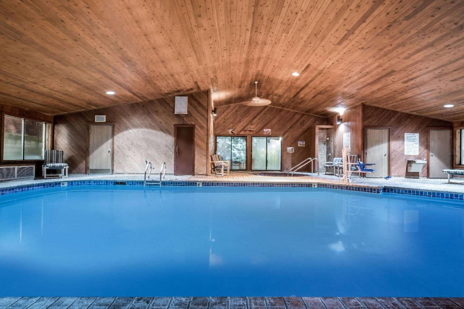 Days Inn by Wyndham Black River Falls - Access to ATV Trail interior in Black River Falls, WI — gallery photo 2