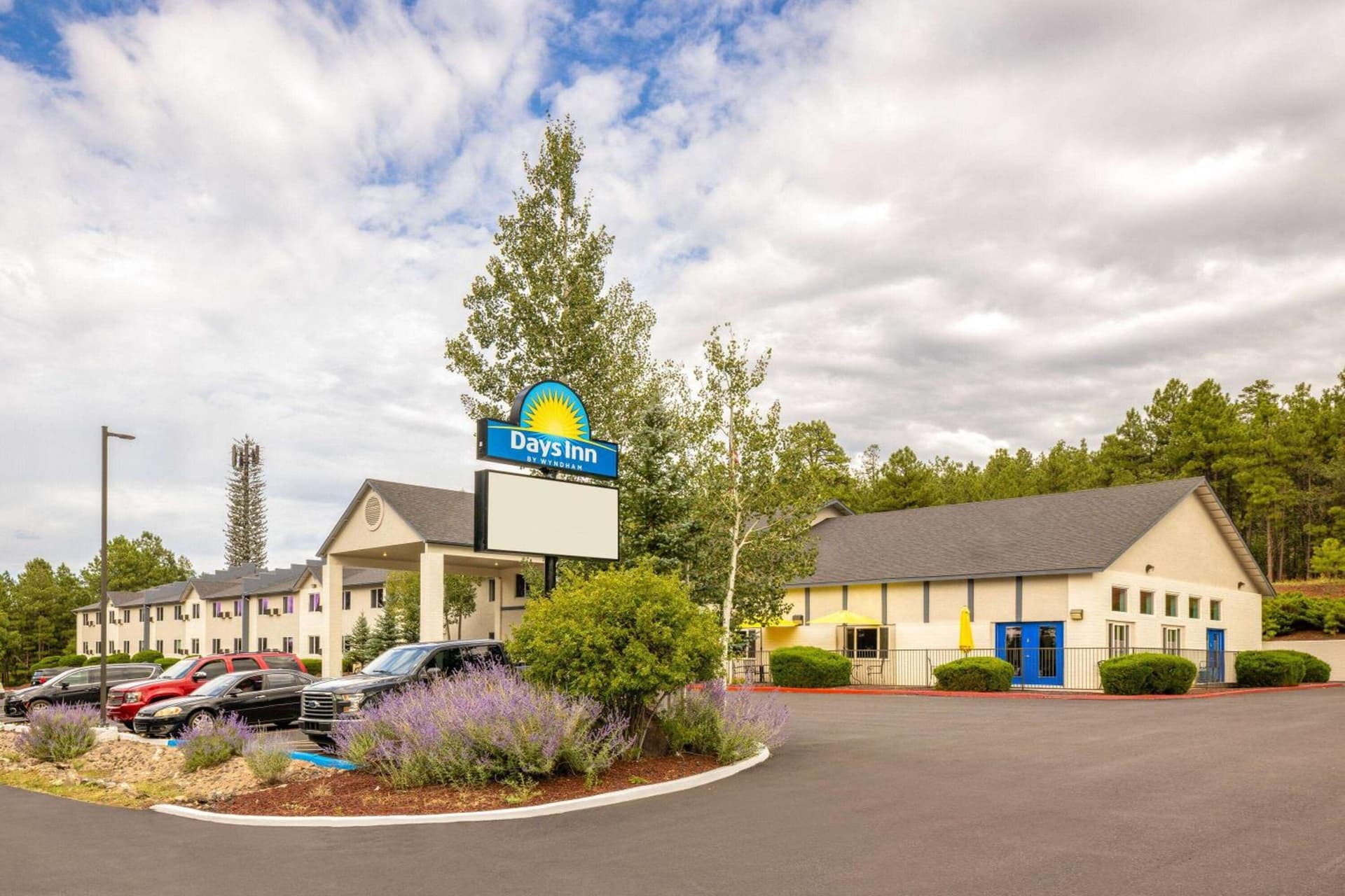 Days Inn by Wyndham Williams property views in Williams, AZ — gallery photo 3