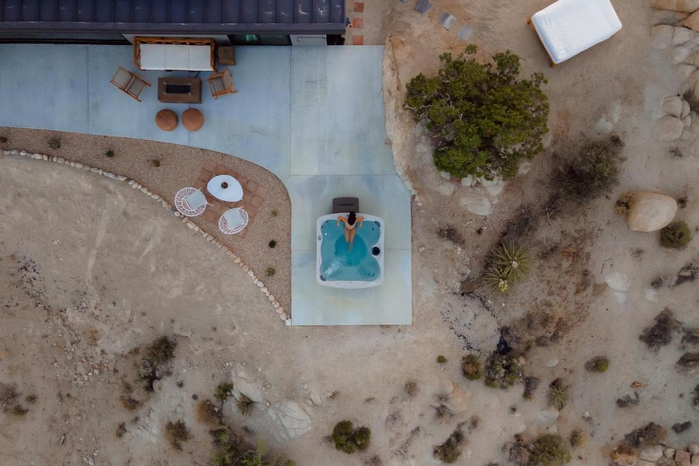 Fox Inn Epic Views, Hot Tub, Cowboy Tub, Grill interior in Yucca Valley, CA — gallery photo 2