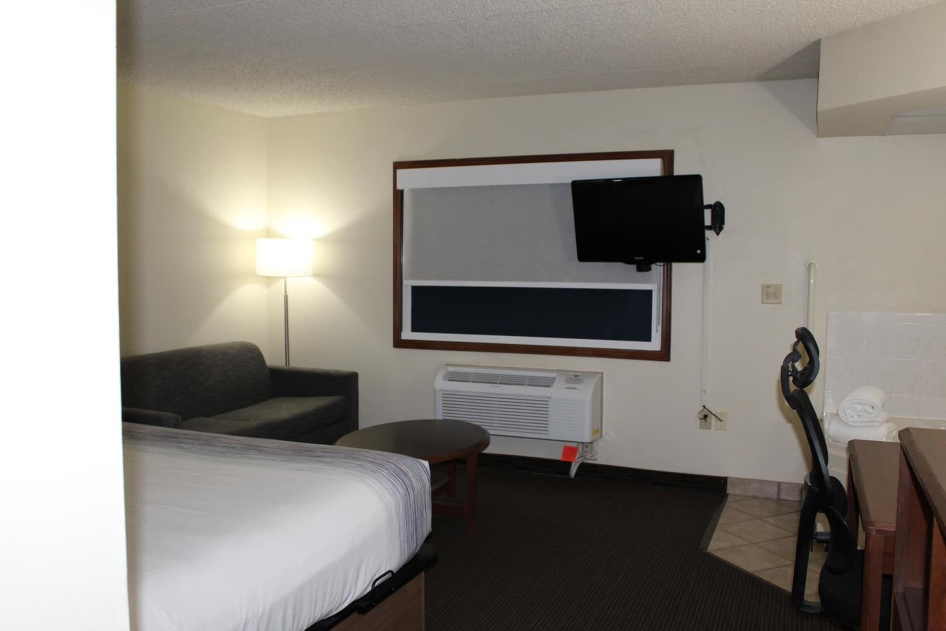 AmericInn by Wyndham Windsor Ft. Collins gallery photo in Fort Collins, CO — image 88