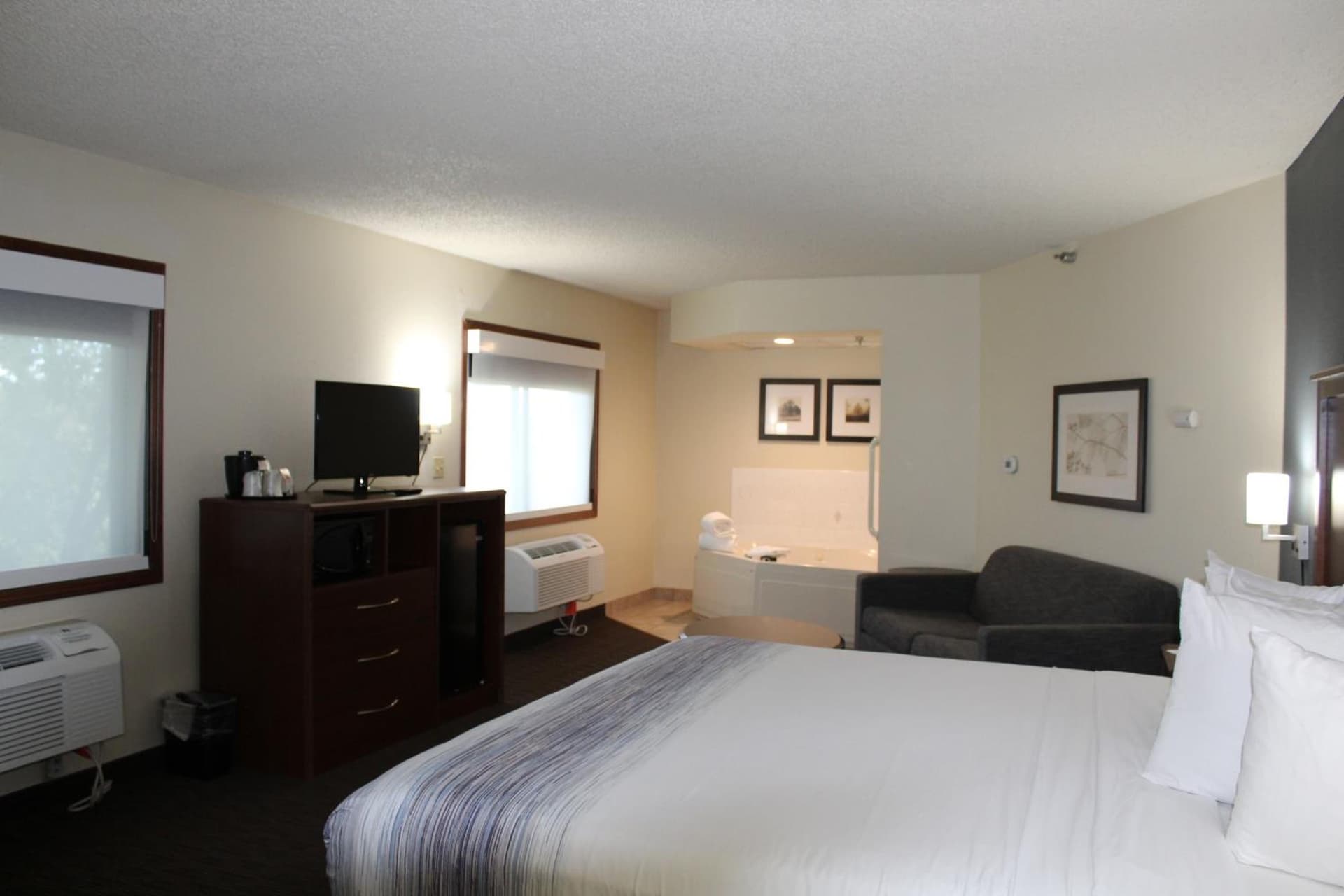 AmericInn by Wyndham Windsor Ft. Collins gallery photo in Fort Collins, CO — image 68