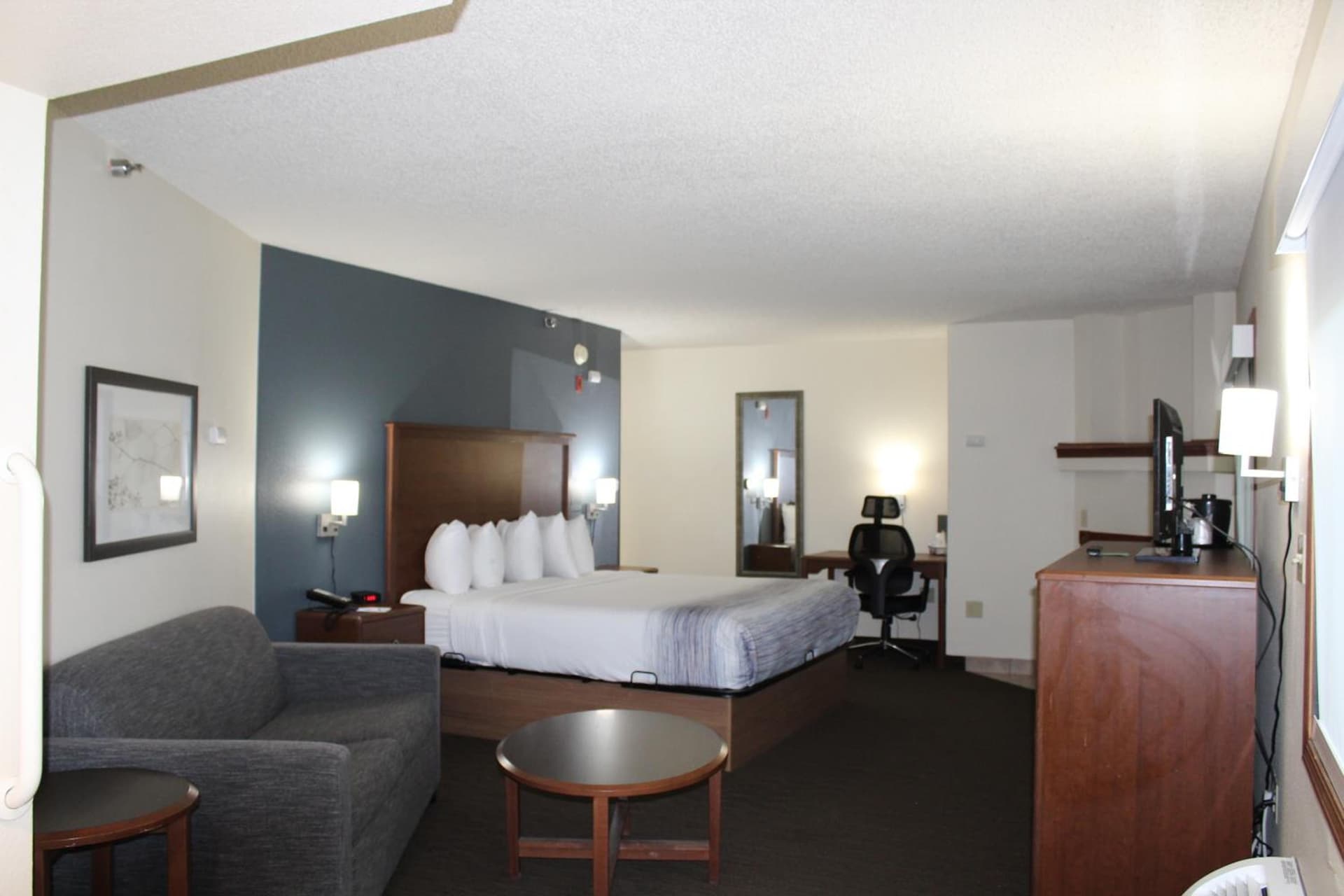 AmericInn by Wyndham Windsor Ft. Collins gallery photo in Fort Collins, CO — image 90