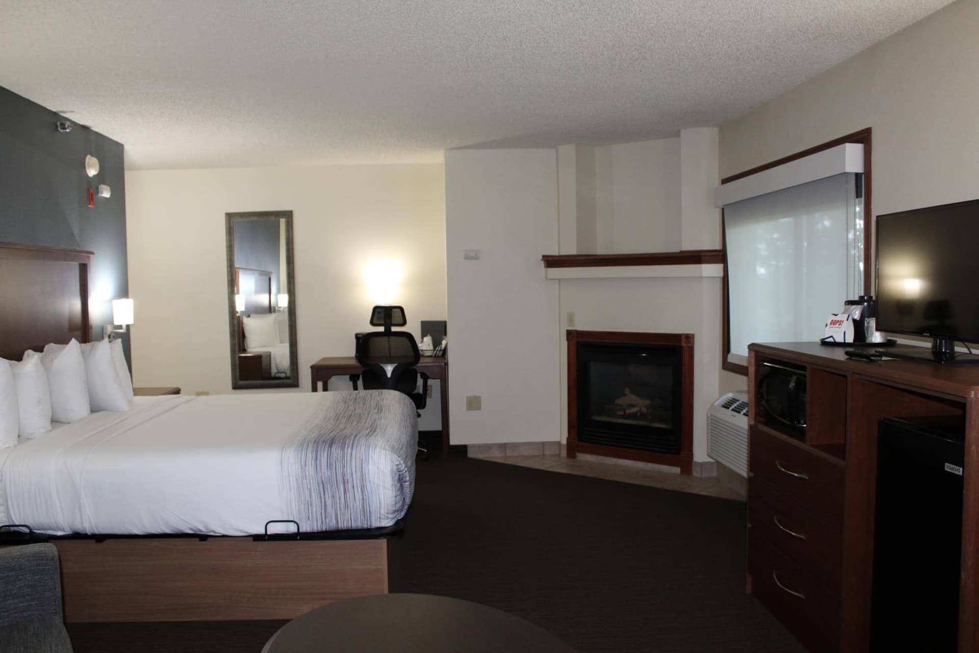 AmericInn by Wyndham Windsor Ft. Collins gallery photo in Fort Collins, CO — image 14