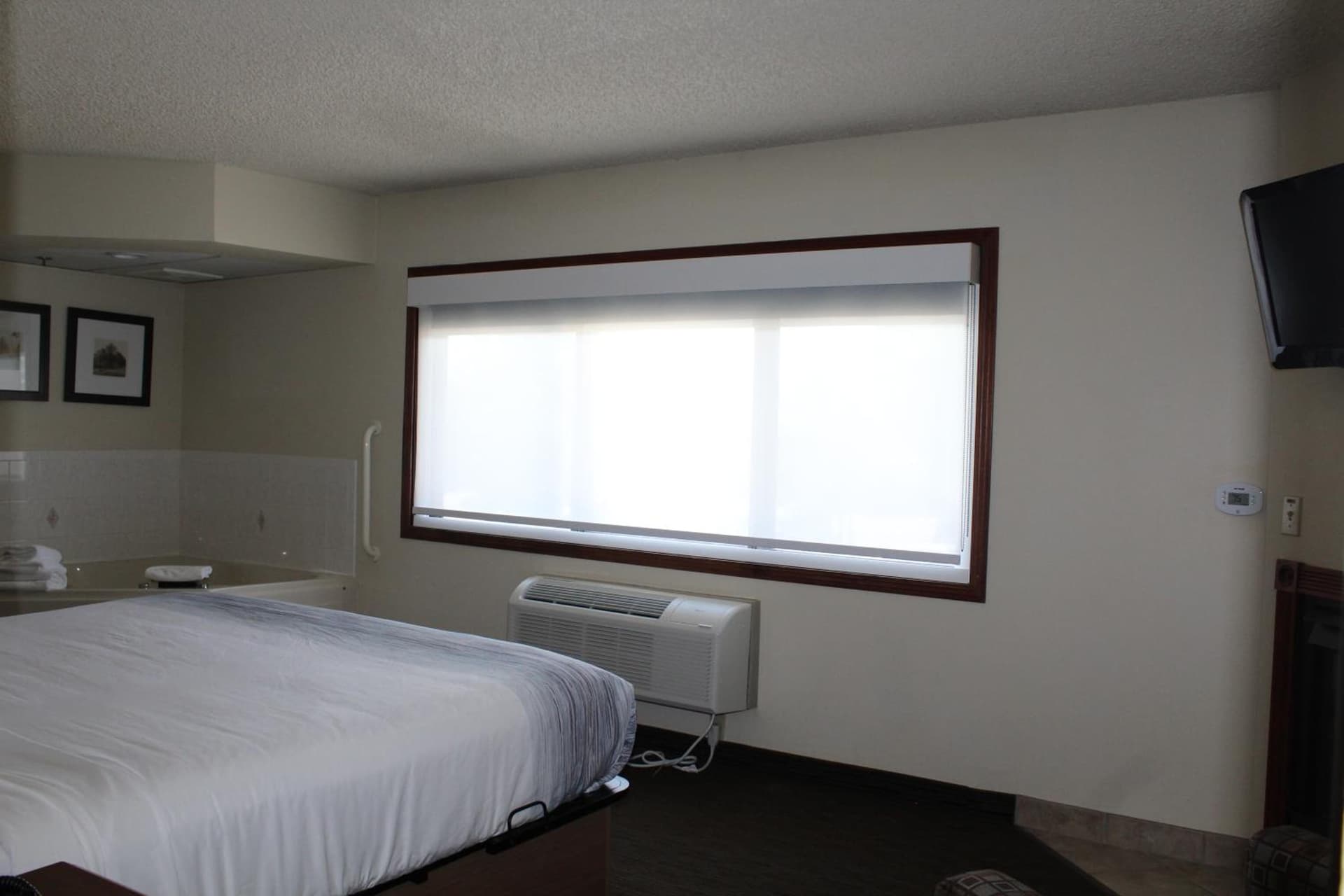 AmericInn by Wyndham Windsor Ft. Collins gallery photo in Fort Collins, CO — image 55