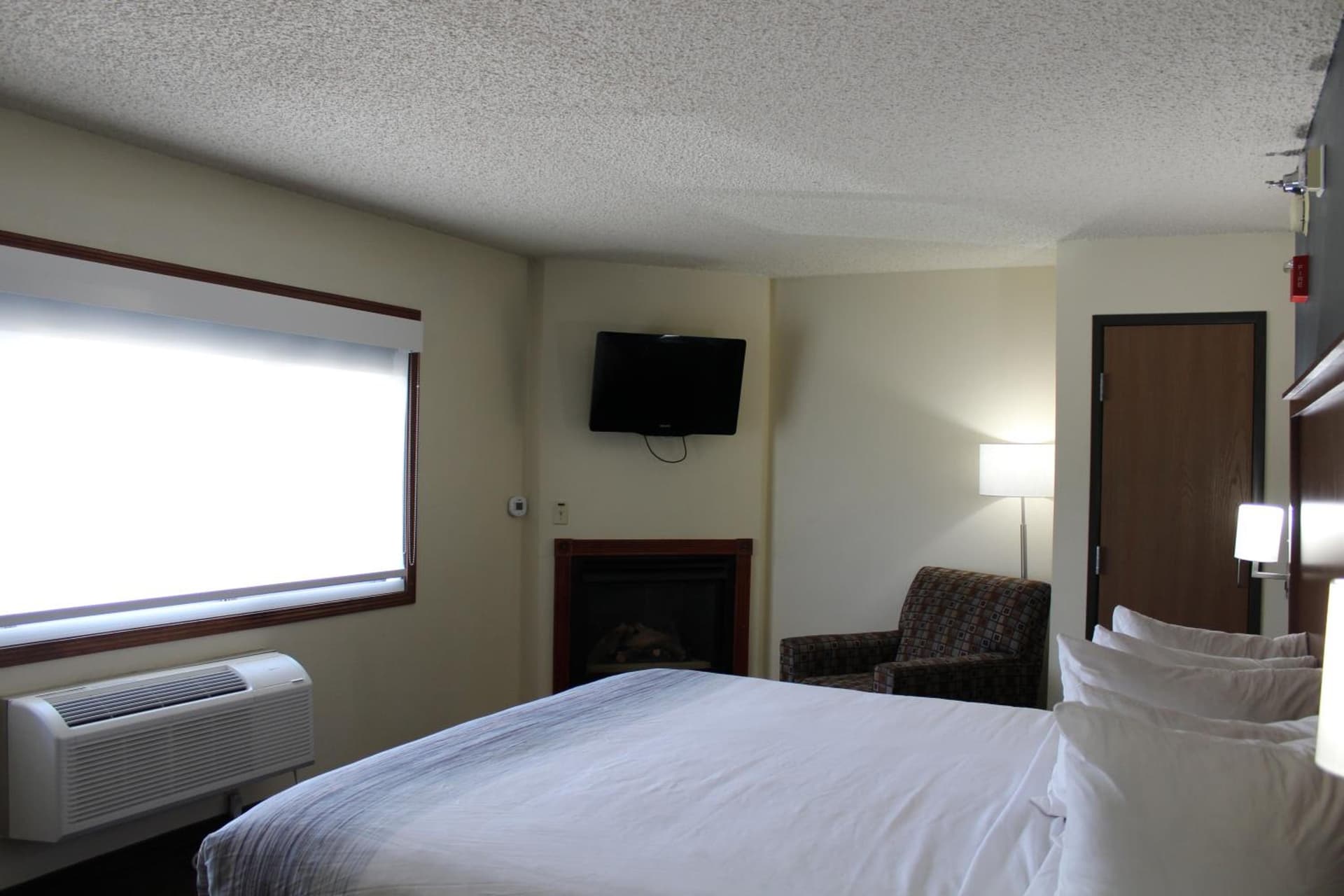 AmericInn by Wyndham Windsor Ft. Collins gallery photo in Fort Collins, CO — image 92
