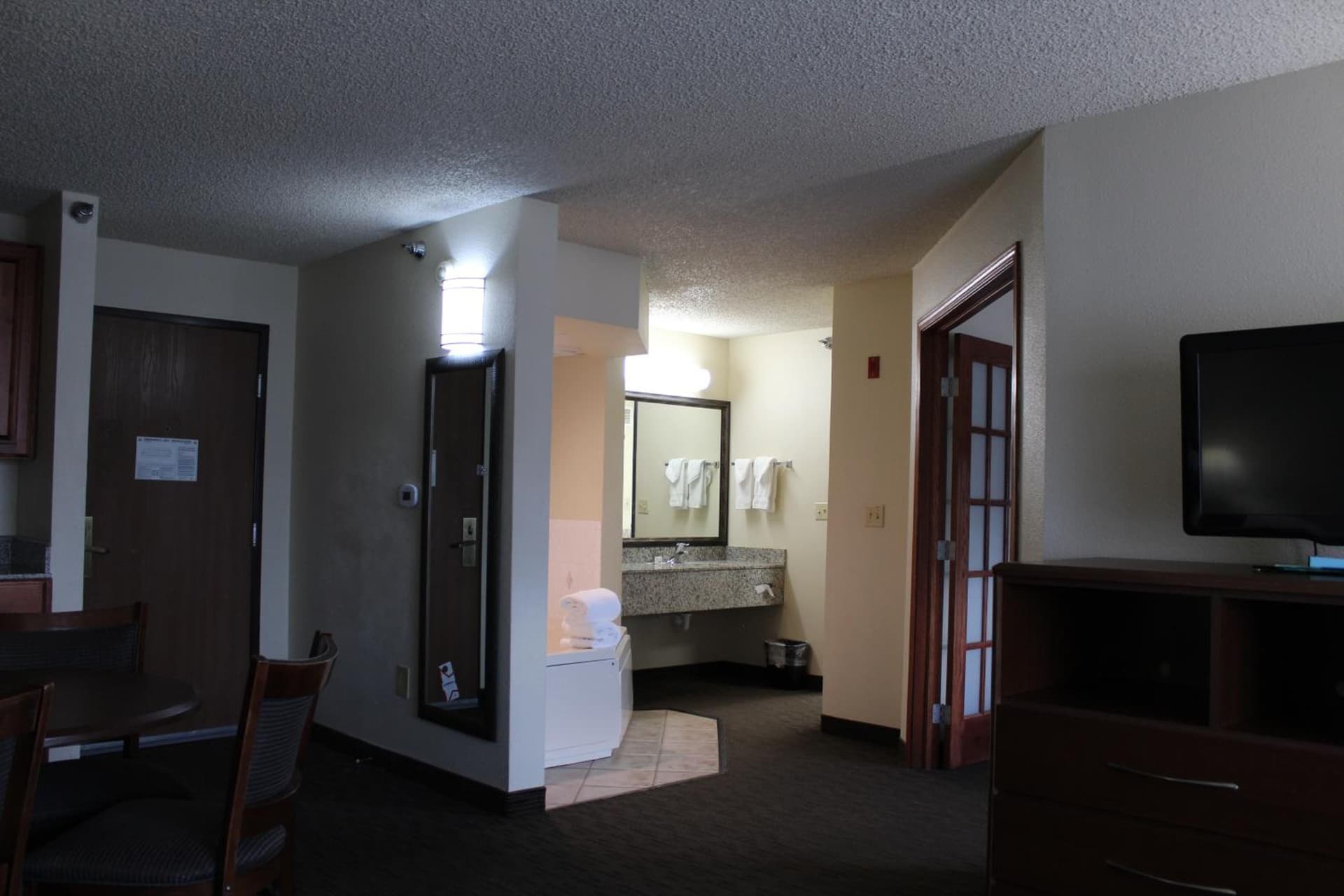 AmericInn by Wyndham Windsor Ft. Collins gallery photo in Fort Collins, CO — image 77