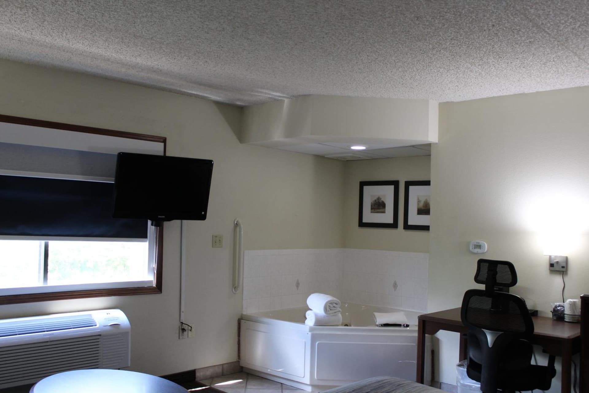 AmericInn by Wyndham Windsor Ft. Collins gallery photo in Fort Collins, CO — image 84