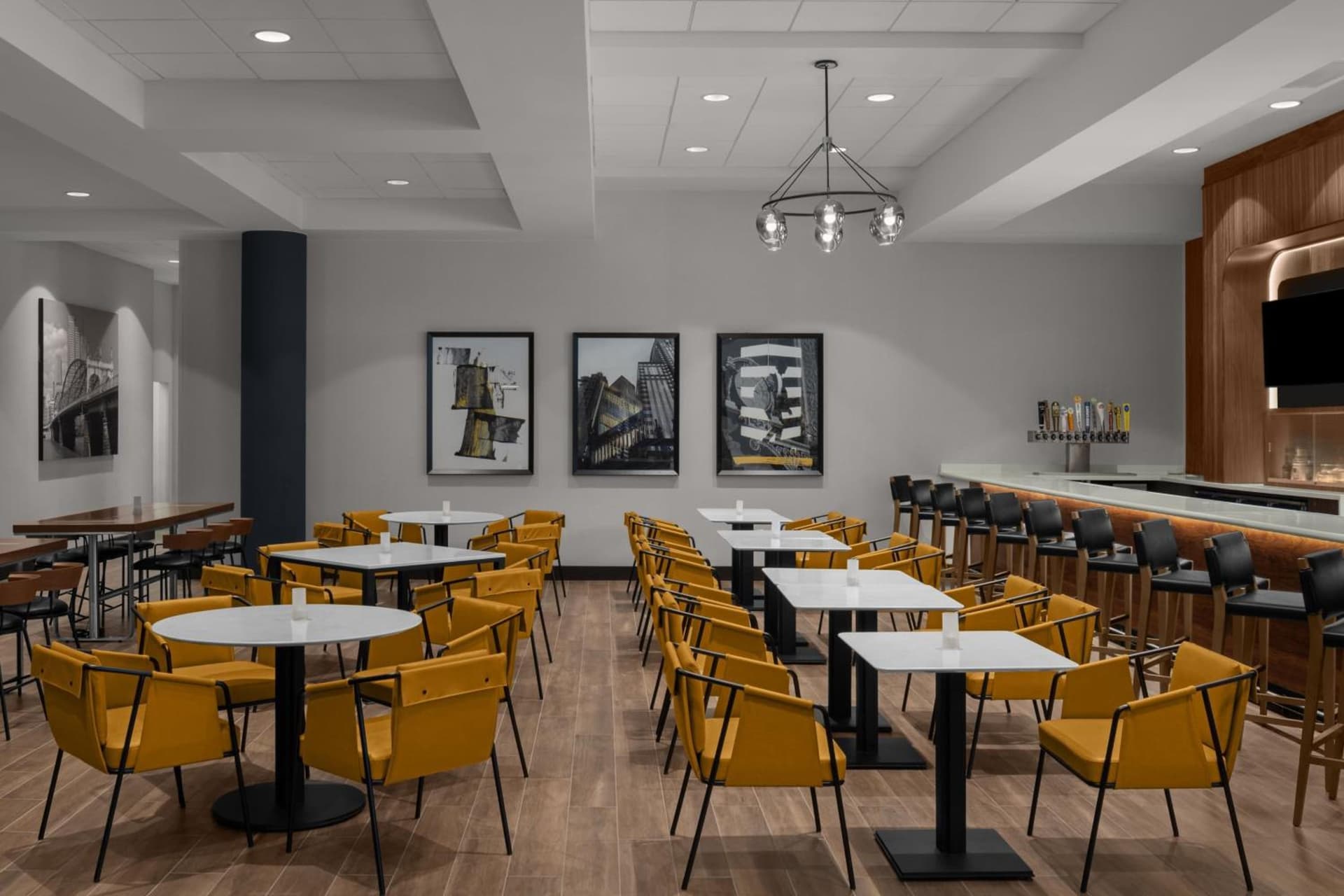 Courtyard by Marriott Pittsburgh University Center gallery photo in Pittsburgh, PA — image 10