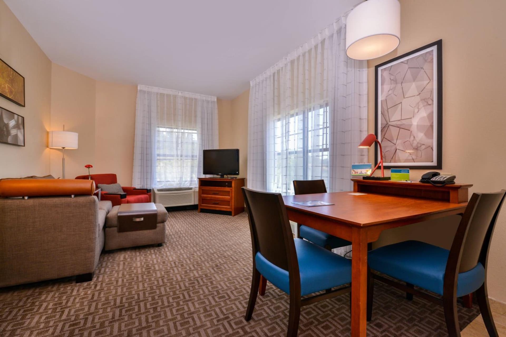 TownePlace Suites by Marriott Thousand Oaks Ventura County property views in Thousand Oaks, CA — gallery photo 3