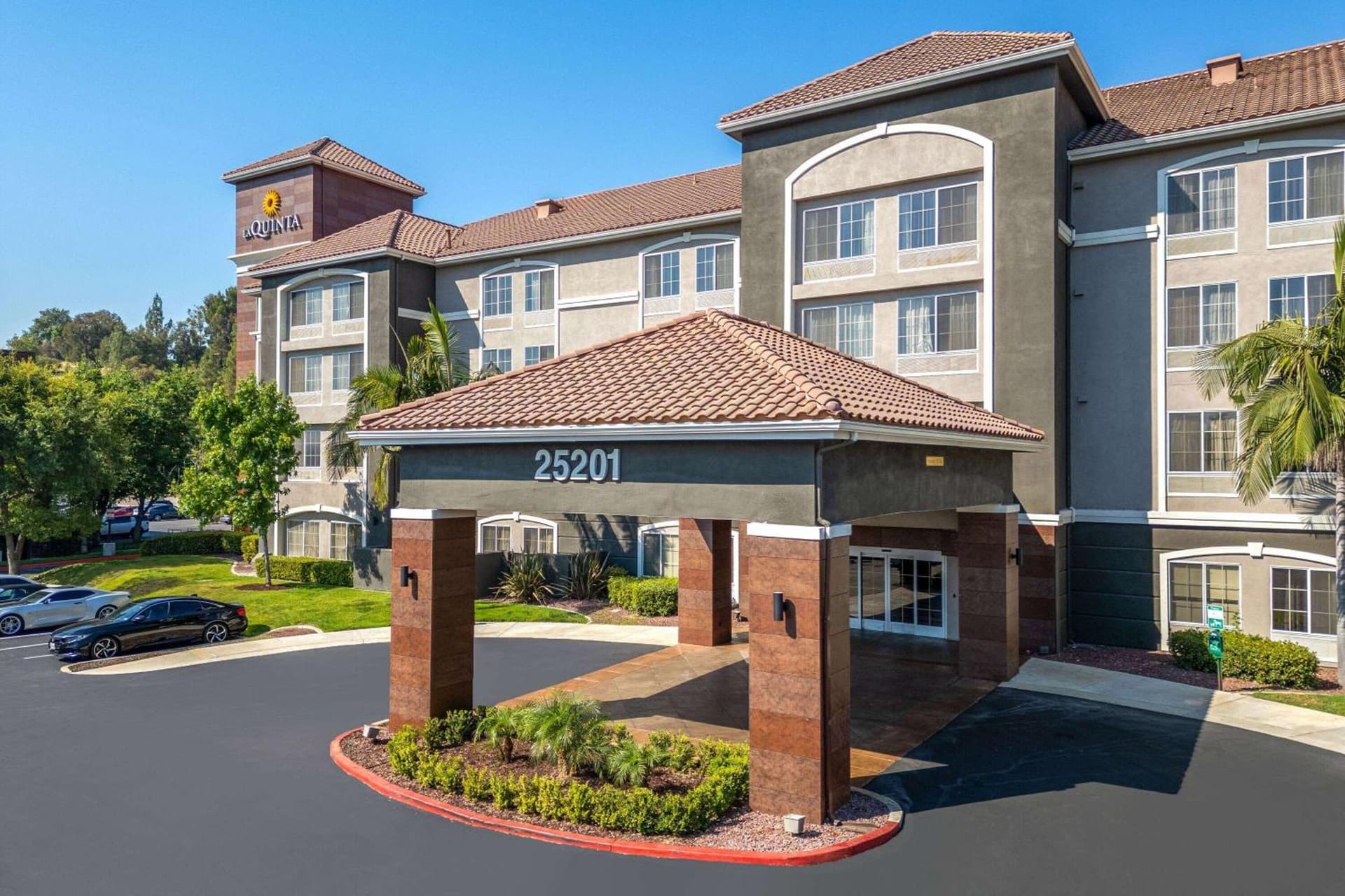 La Quinta by Wyndham Santa Clarita - Valencia exterior or lobby in Stevenson Ranch, CA — main listing photo