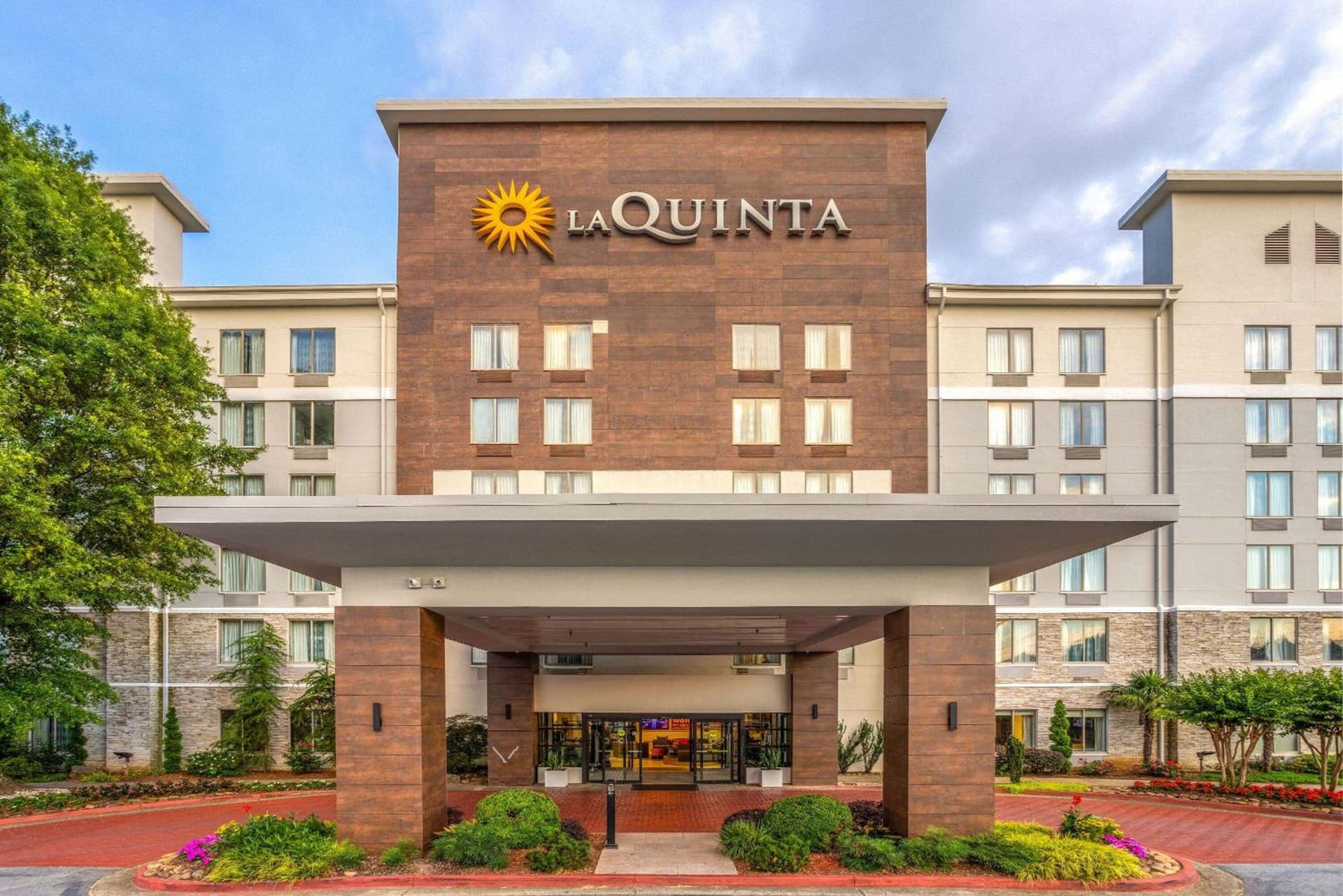 La Quinta by Wyndham Atlanta Airport North interior in Atlanta, GA — gallery photo 2