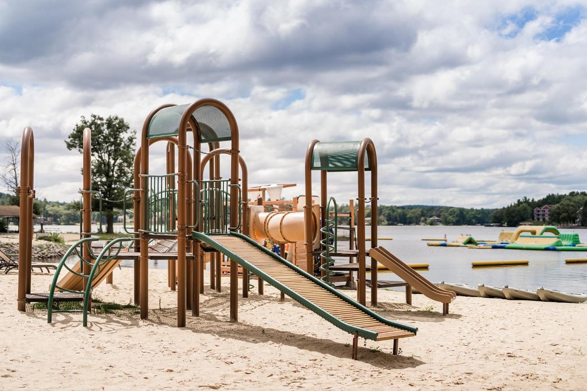 Natura Aloha Beach Resort interior in Wisconsin Dells, WI — gallery photo 2