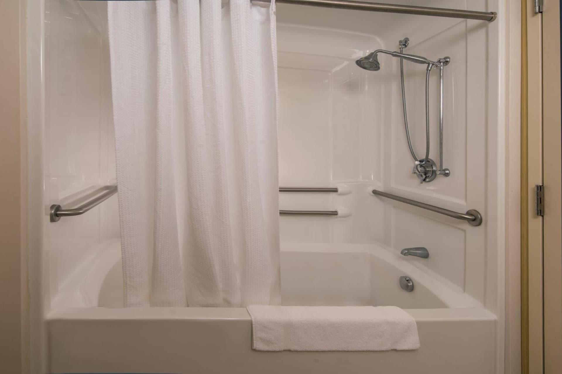 Holiday Inn Express State College at Williamsburg Square by IHG property views in State College, PA — gallery photo 3