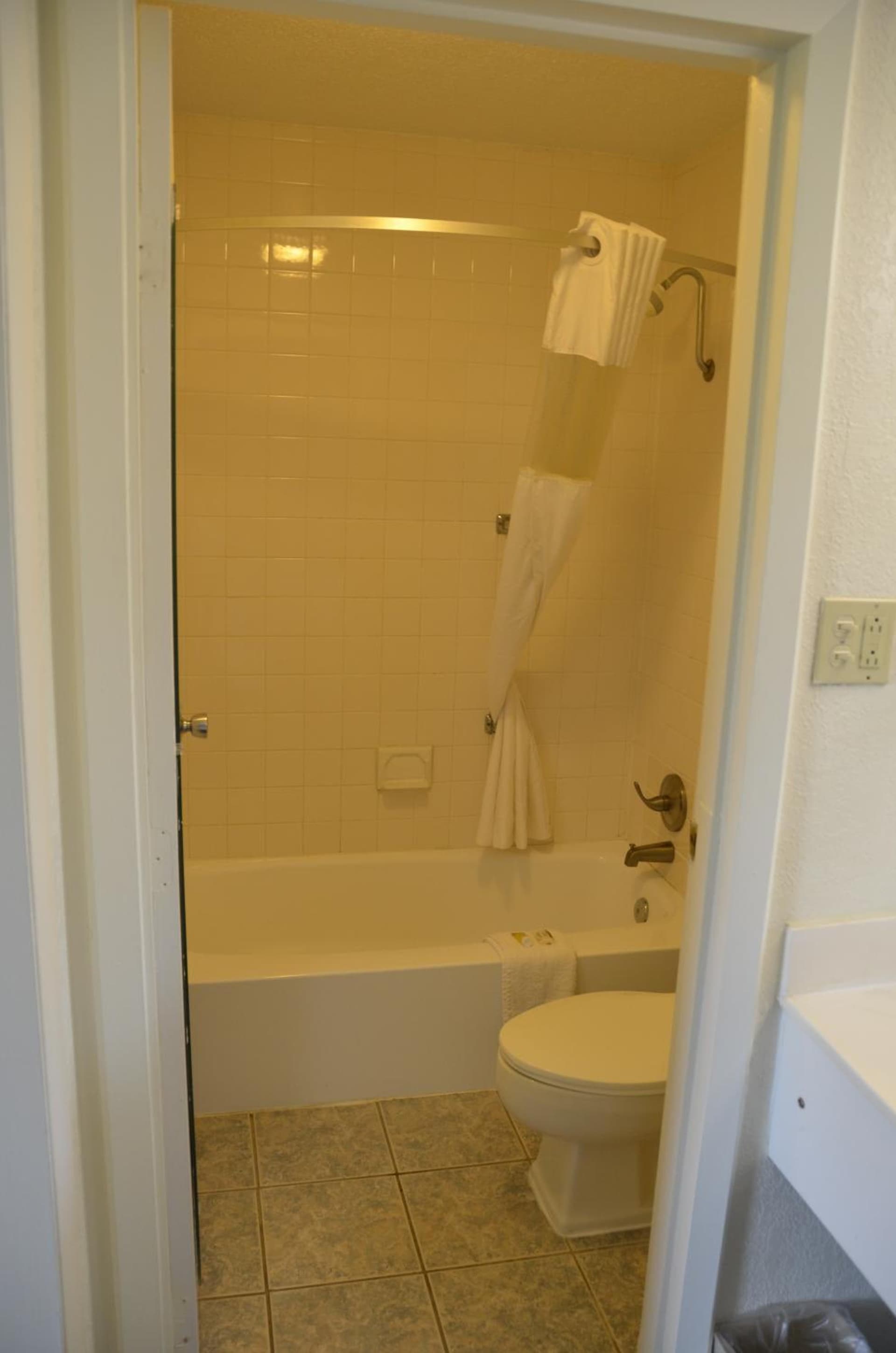 Days Inn by Wyndham Luray Shenandoah gallery photo in Luray, VA — image 34