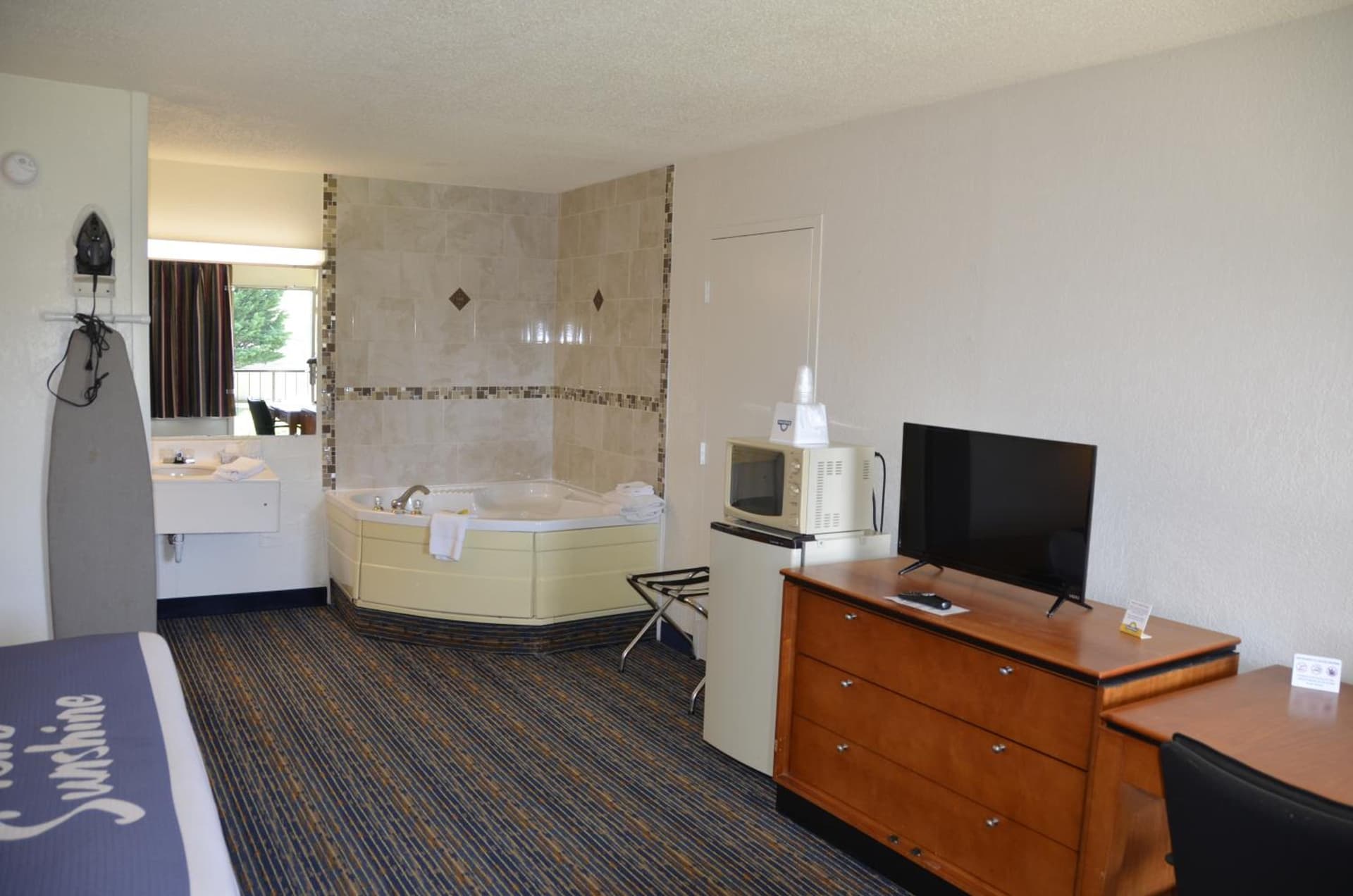 Days Inn by Wyndham Luray Shenandoah gallery photo in Luray, VA — image 96