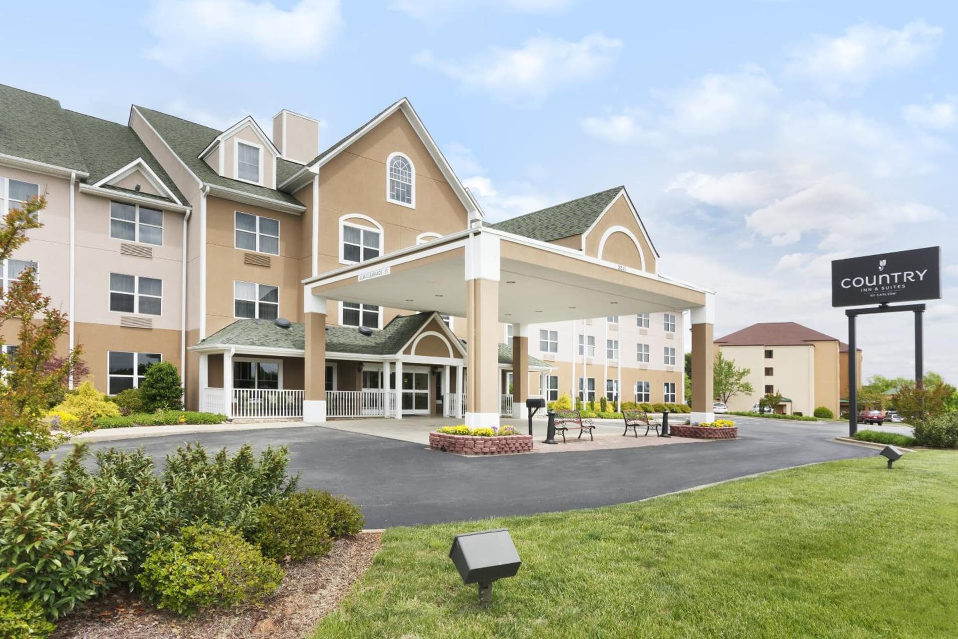 Country Inn & Suites by Radisson, Burlington Elon , NC property views in Burlington, NC — gallery photo 3